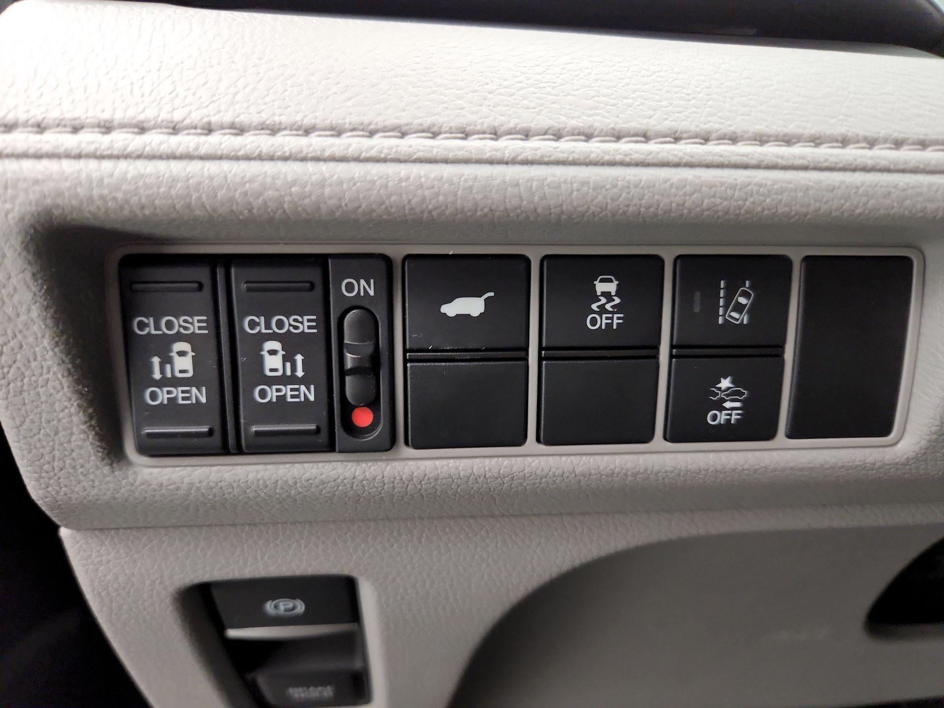 Thumbnail: 2019 Honda Odyssey - 13