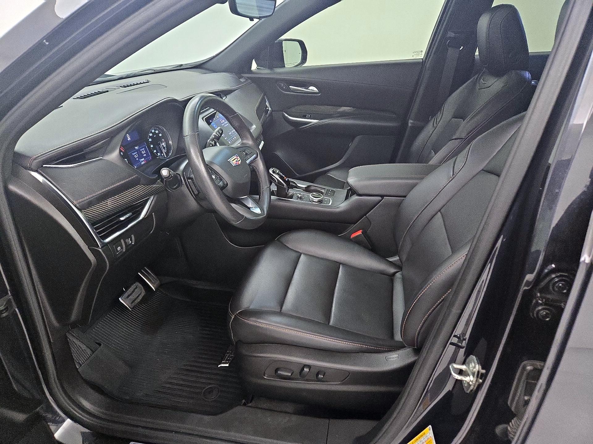 Thumbnail: 2022 Cadillac XT4 - 11