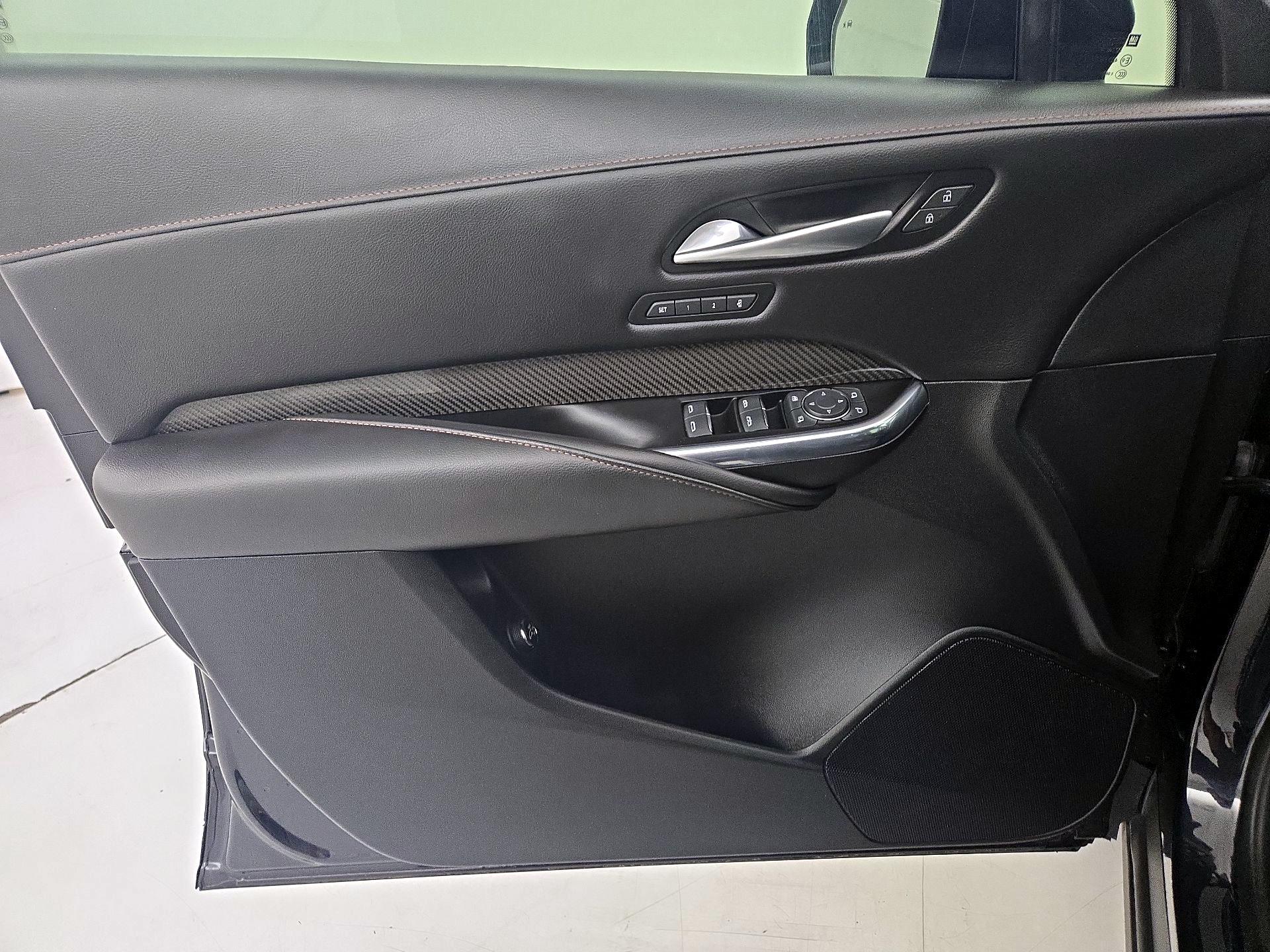 Thumbnail: 2022 Cadillac XT4 - 12