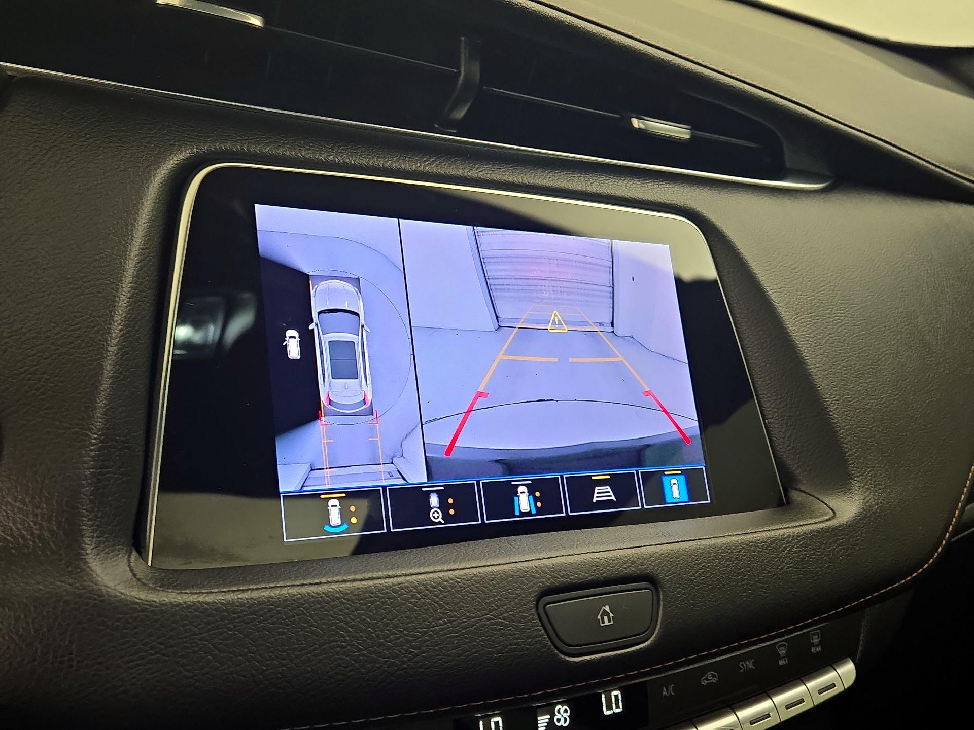 Thumbnail: 2022 Cadillac XT4 - 14