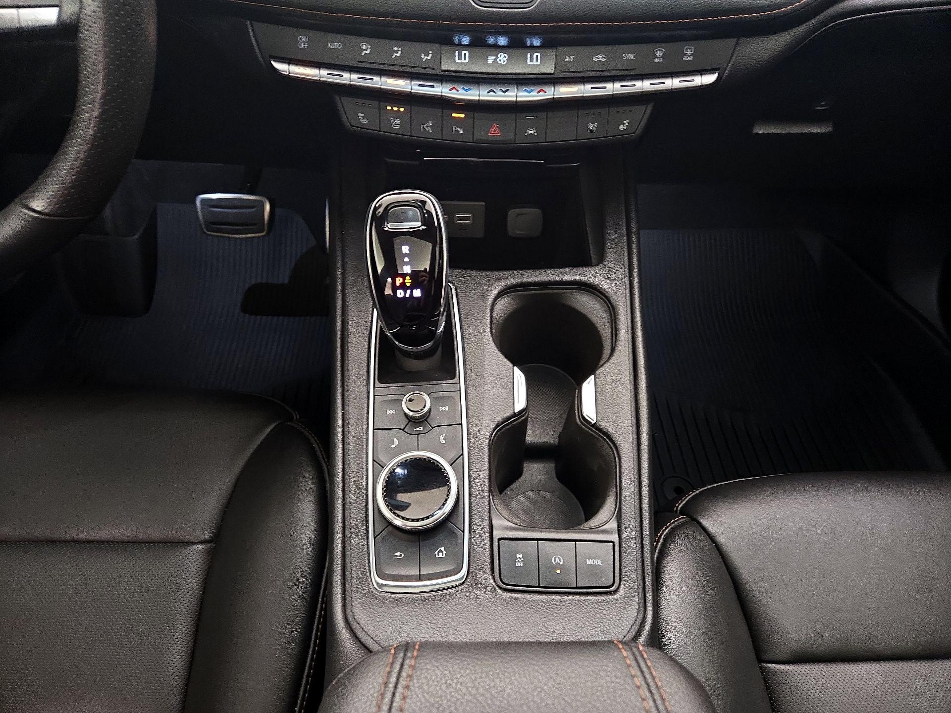 Thumbnail: 2022 Cadillac XT4 - 17