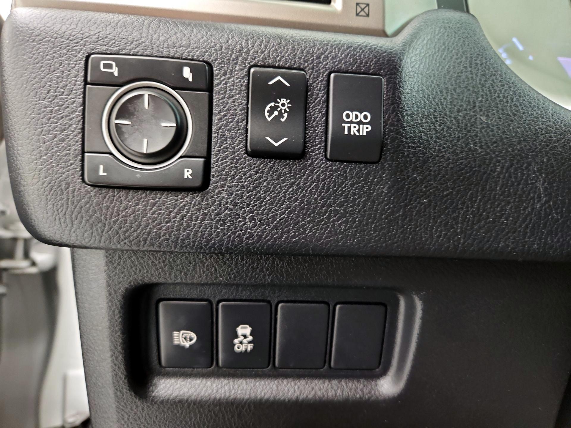 Thumbnail: 2015 Lexus GX - 13