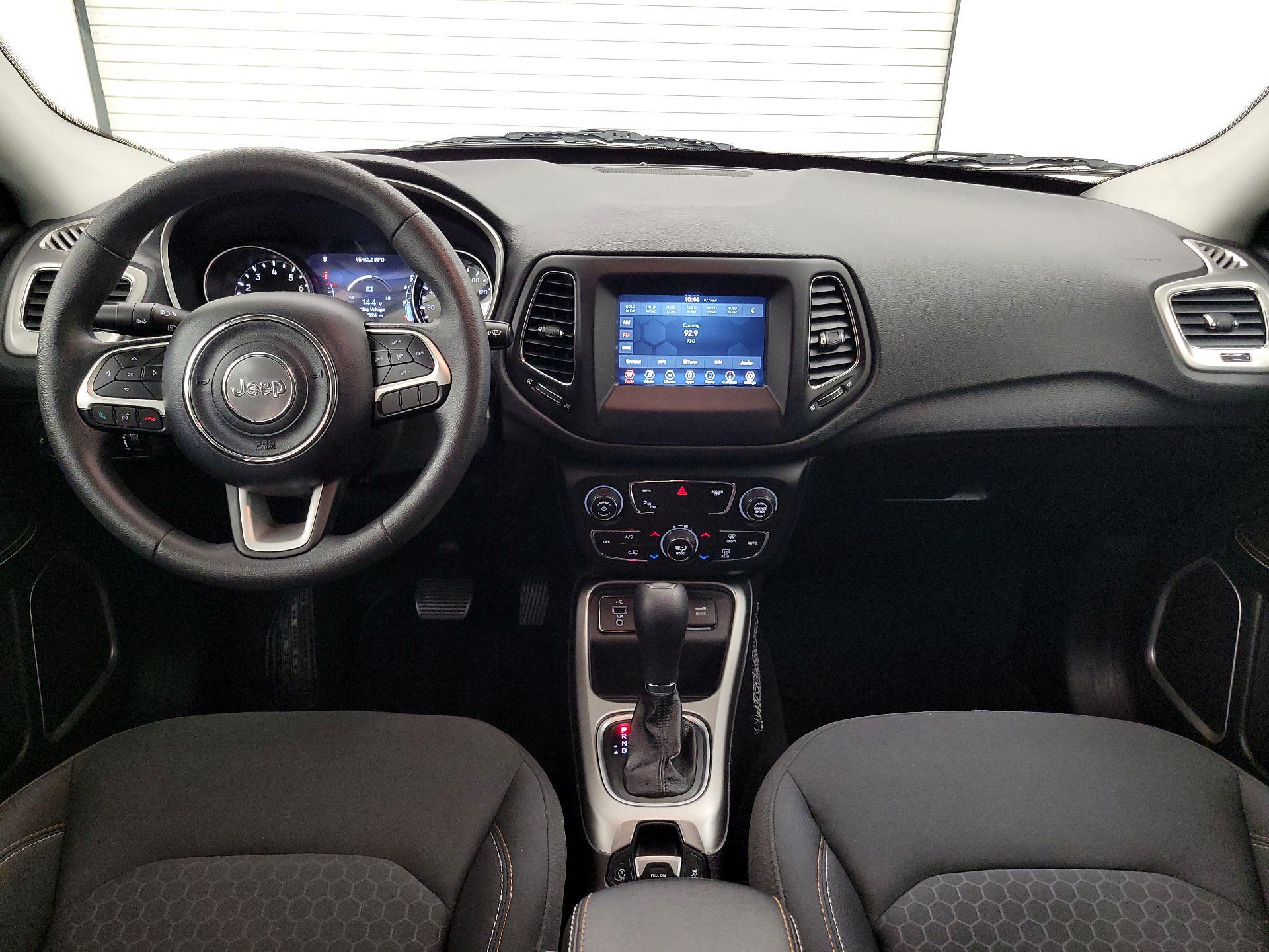 Thumbnail: 2018 Jeep Compass - 9