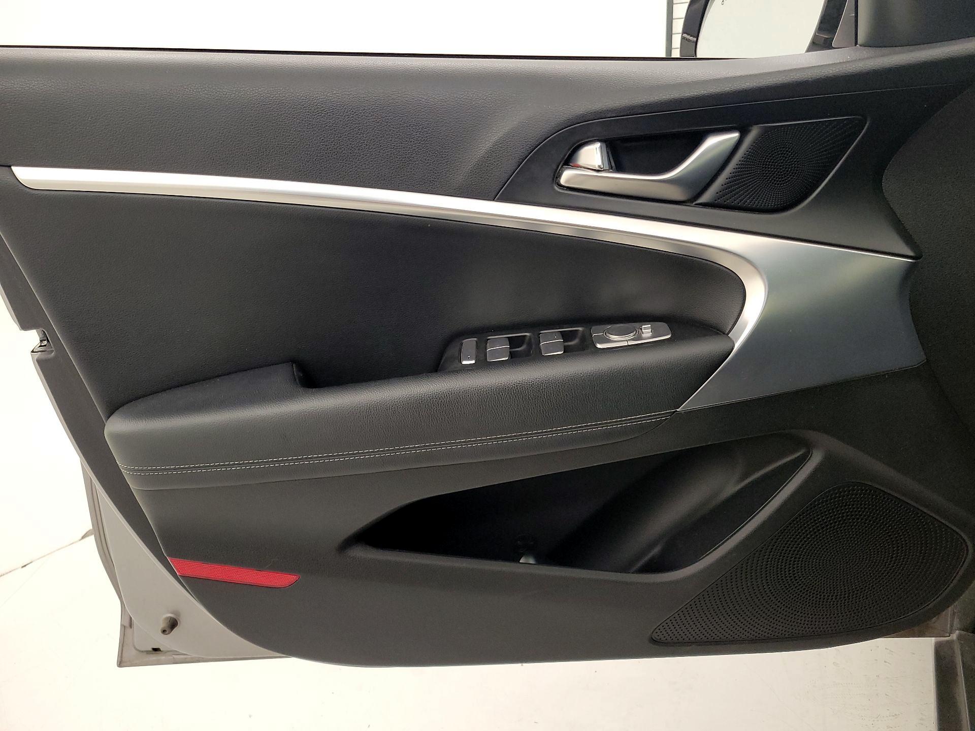 Thumbnail: 2022 Genesis G70 - 12