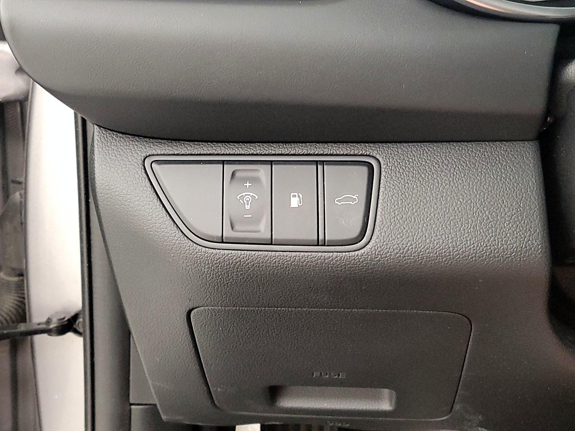 Thumbnail: 2022 Genesis G70 - 13