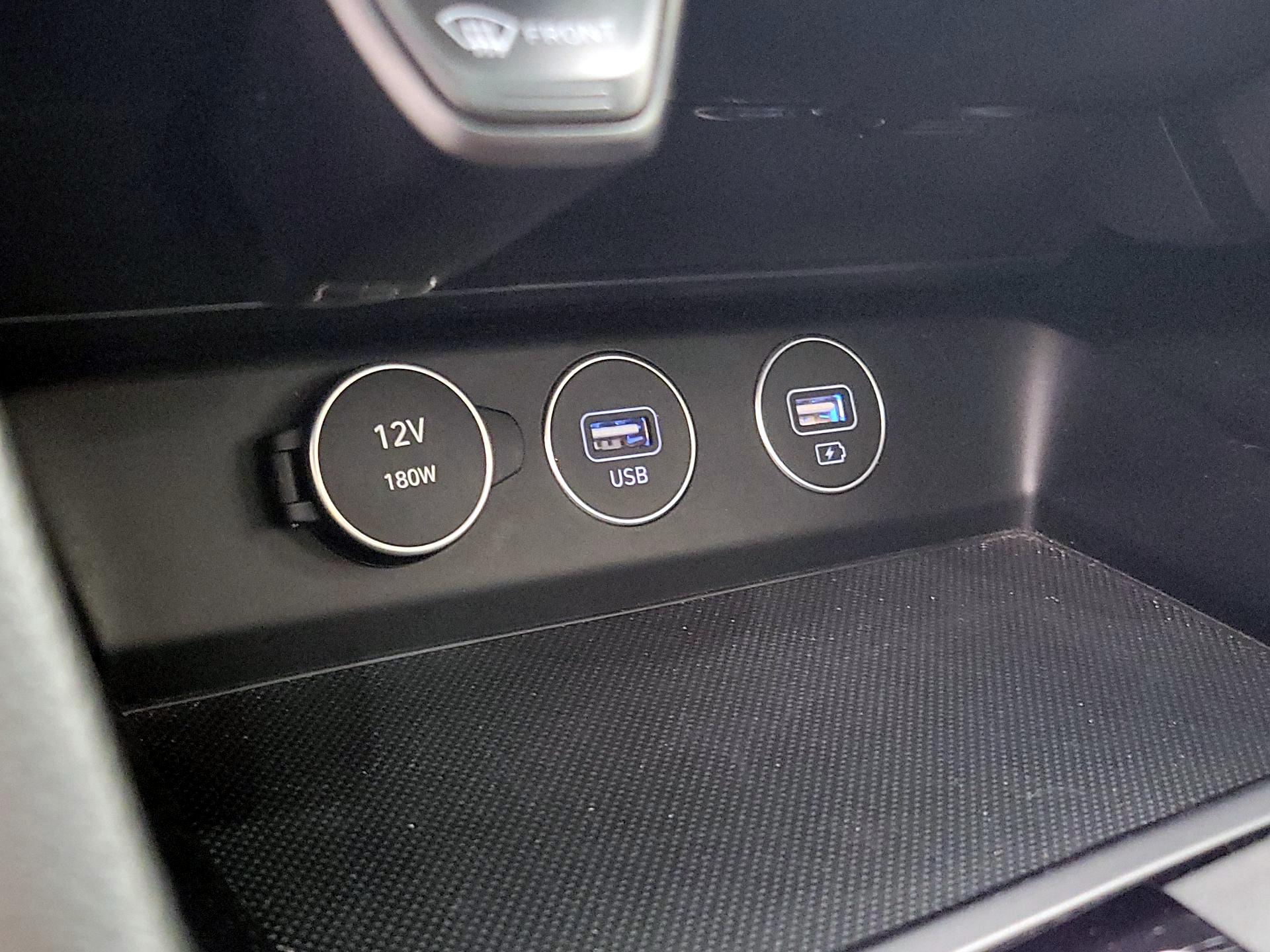 Thumbnail: 2022 Genesis G70 - 19