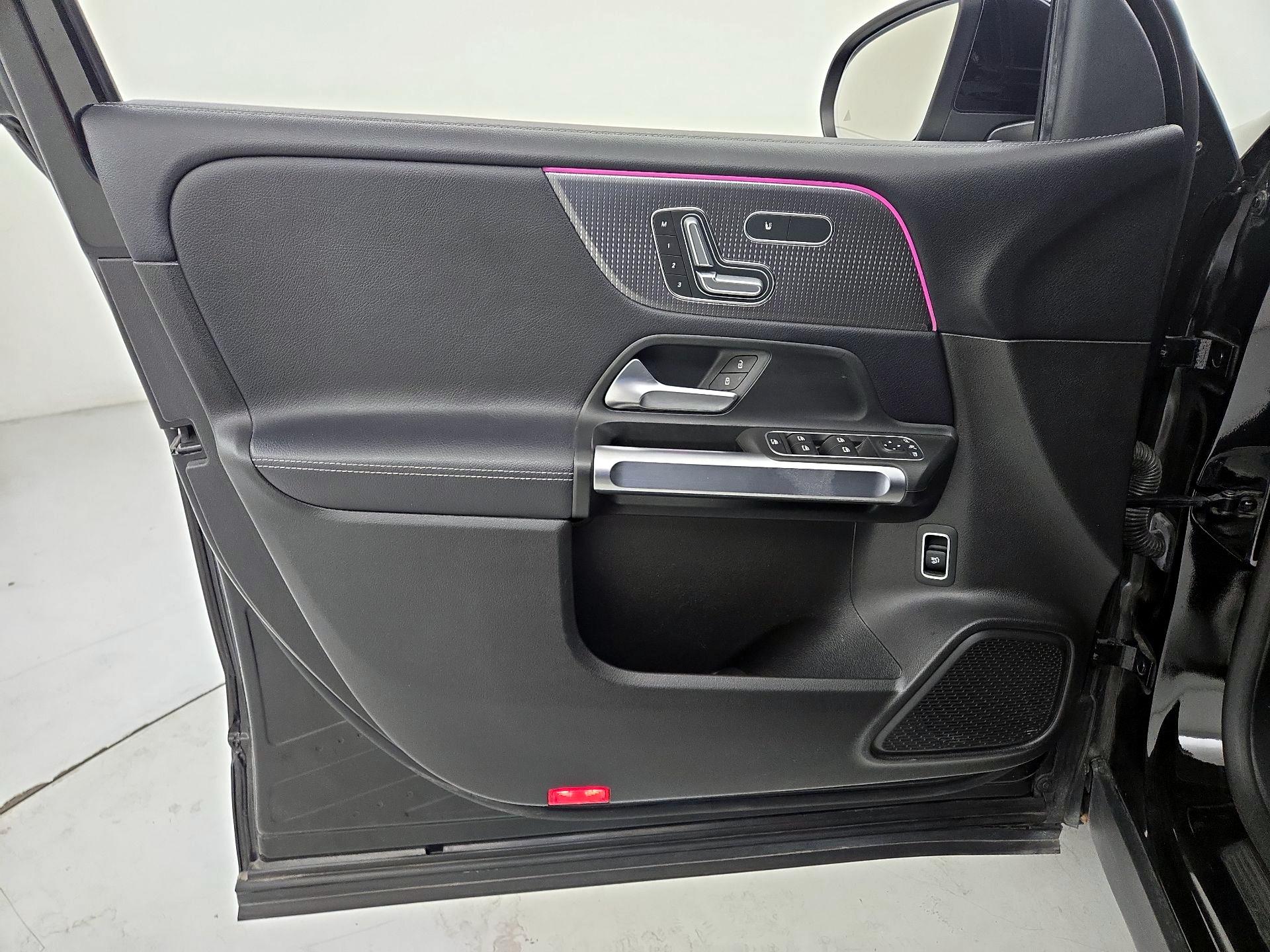 Thumbnail: 2020 Mercedes-Benz GLB - 12