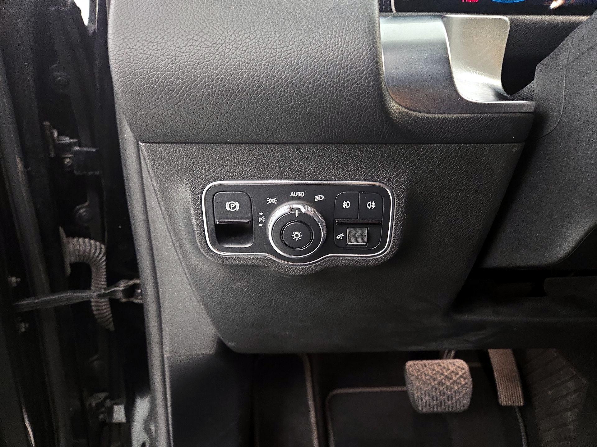 Thumbnail: 2020 Mercedes-Benz GLB - 13