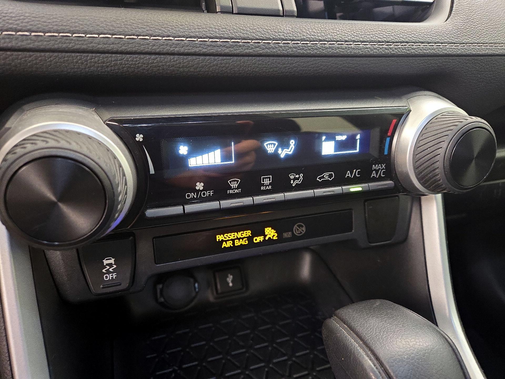 Thumbnail: 2020 Toyota RAV4 - 16