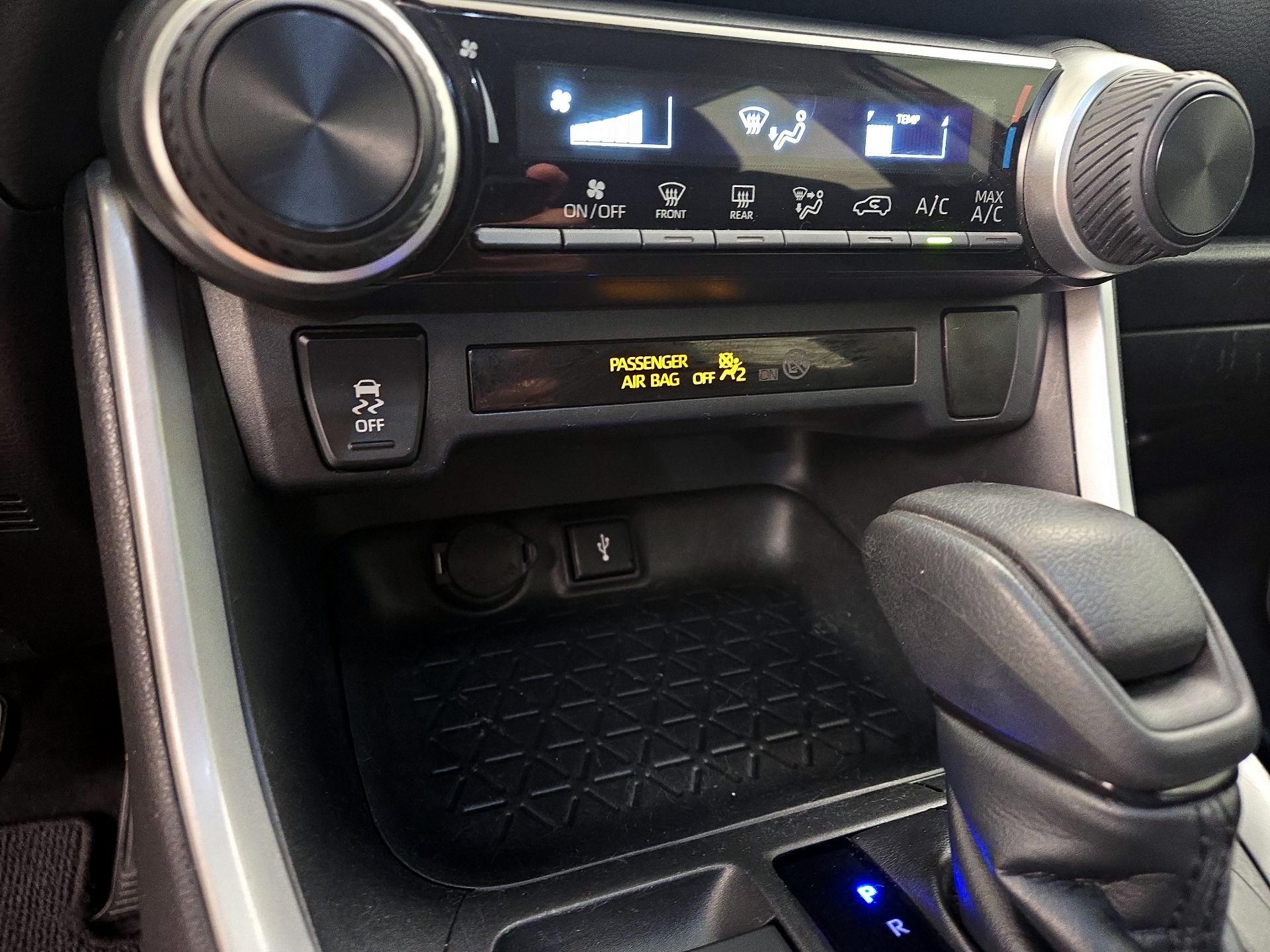 Thumbnail: 2020 Toyota RAV4 - 18