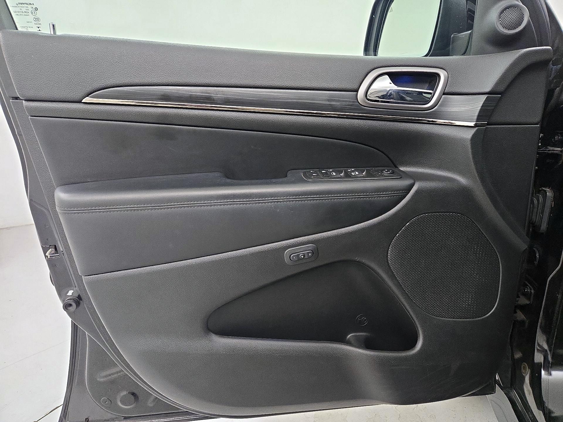 Thumbnail: 2020 Jeep Grand Cherokee - 12