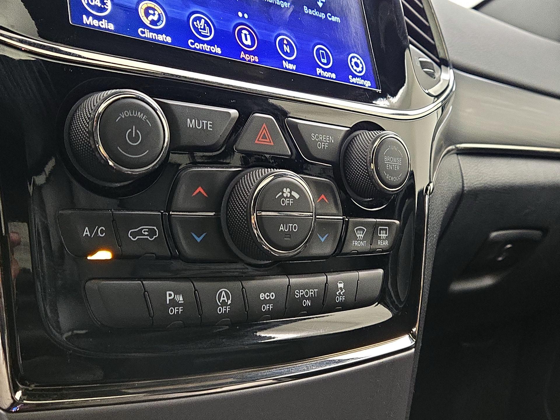 Thumbnail: 2020 Jeep Grand Cherokee - 17