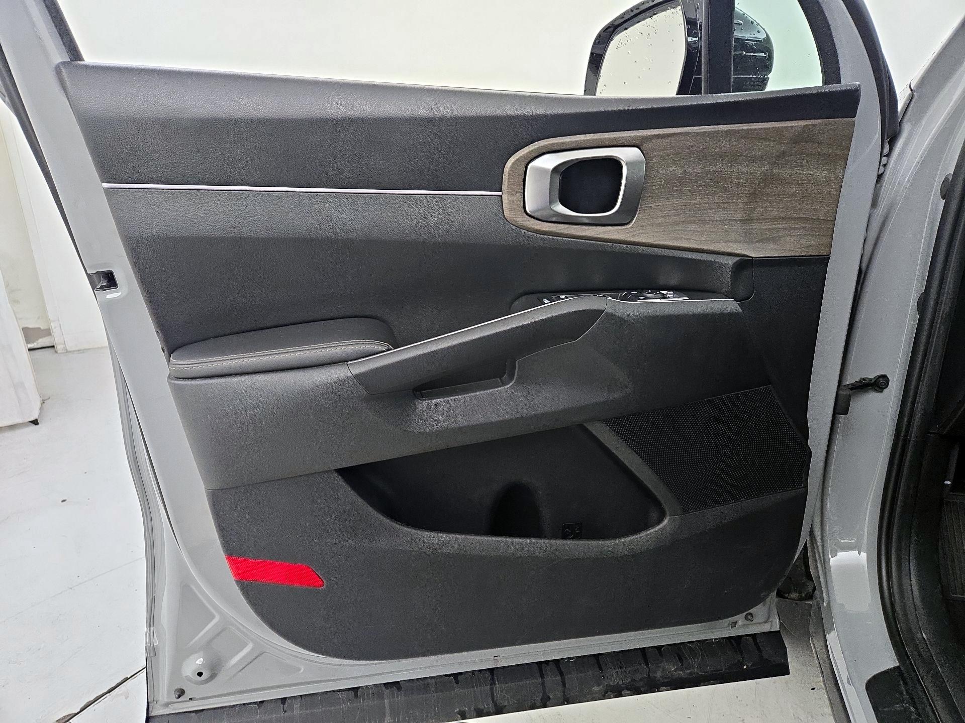 Thumbnail: 2022 Kia Sorento - 12