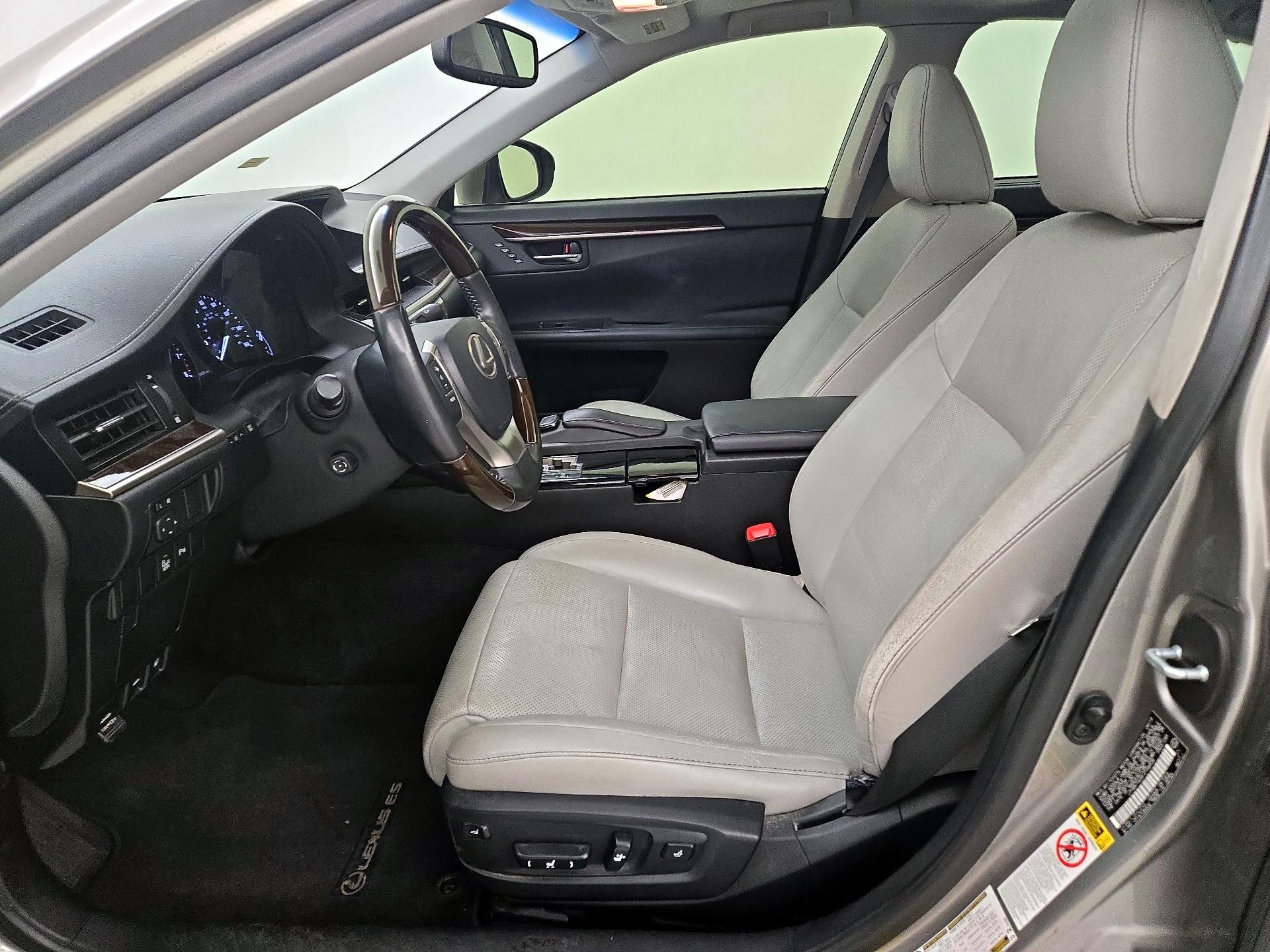 Thumbnail: 2015 Lexus ES - 11