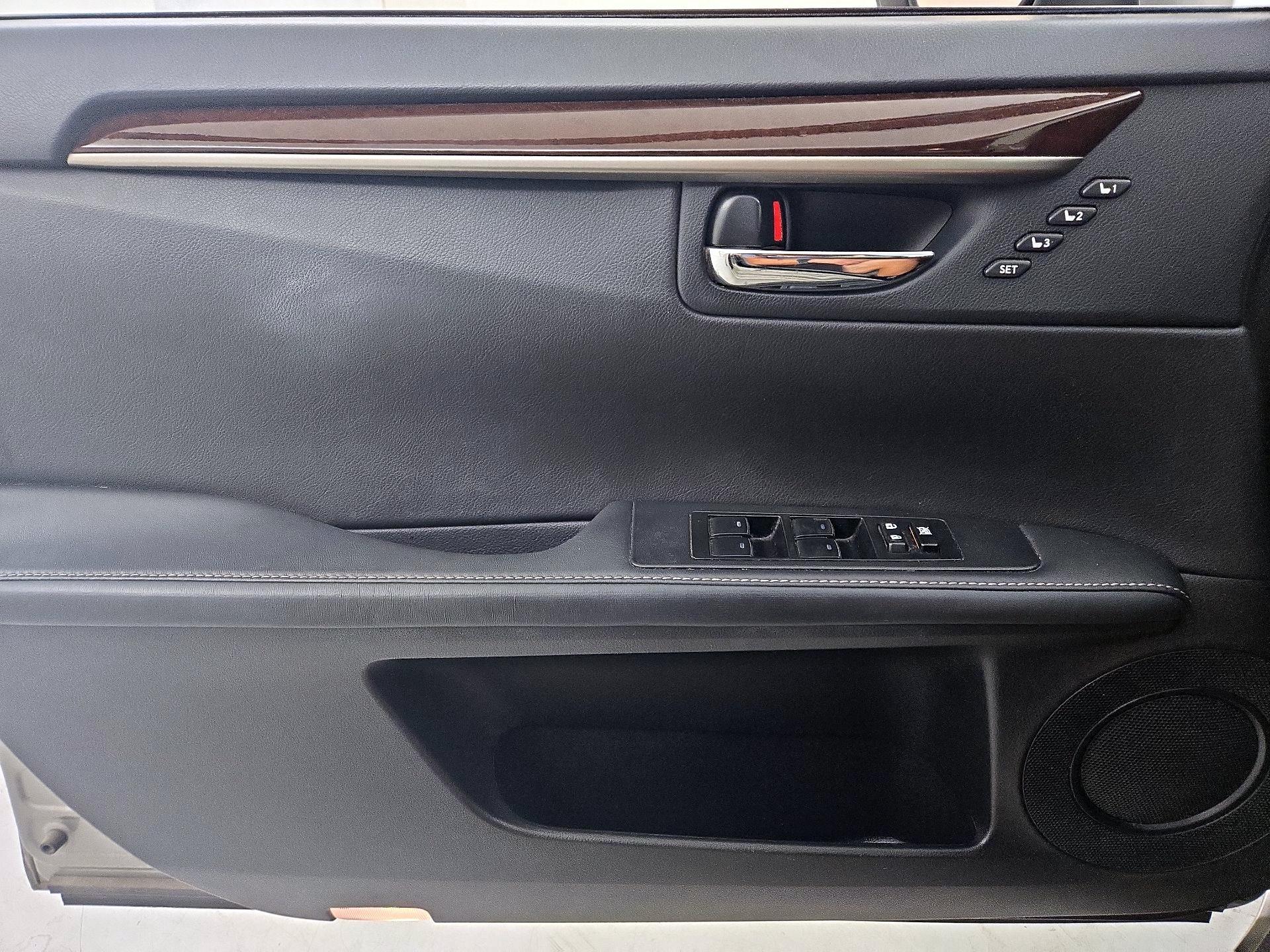 Thumbnail: 2015 Lexus ES - 12