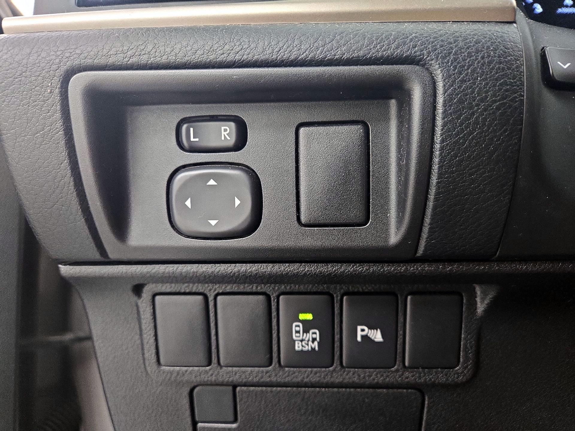 Thumbnail: 2015 Lexus ES - 13