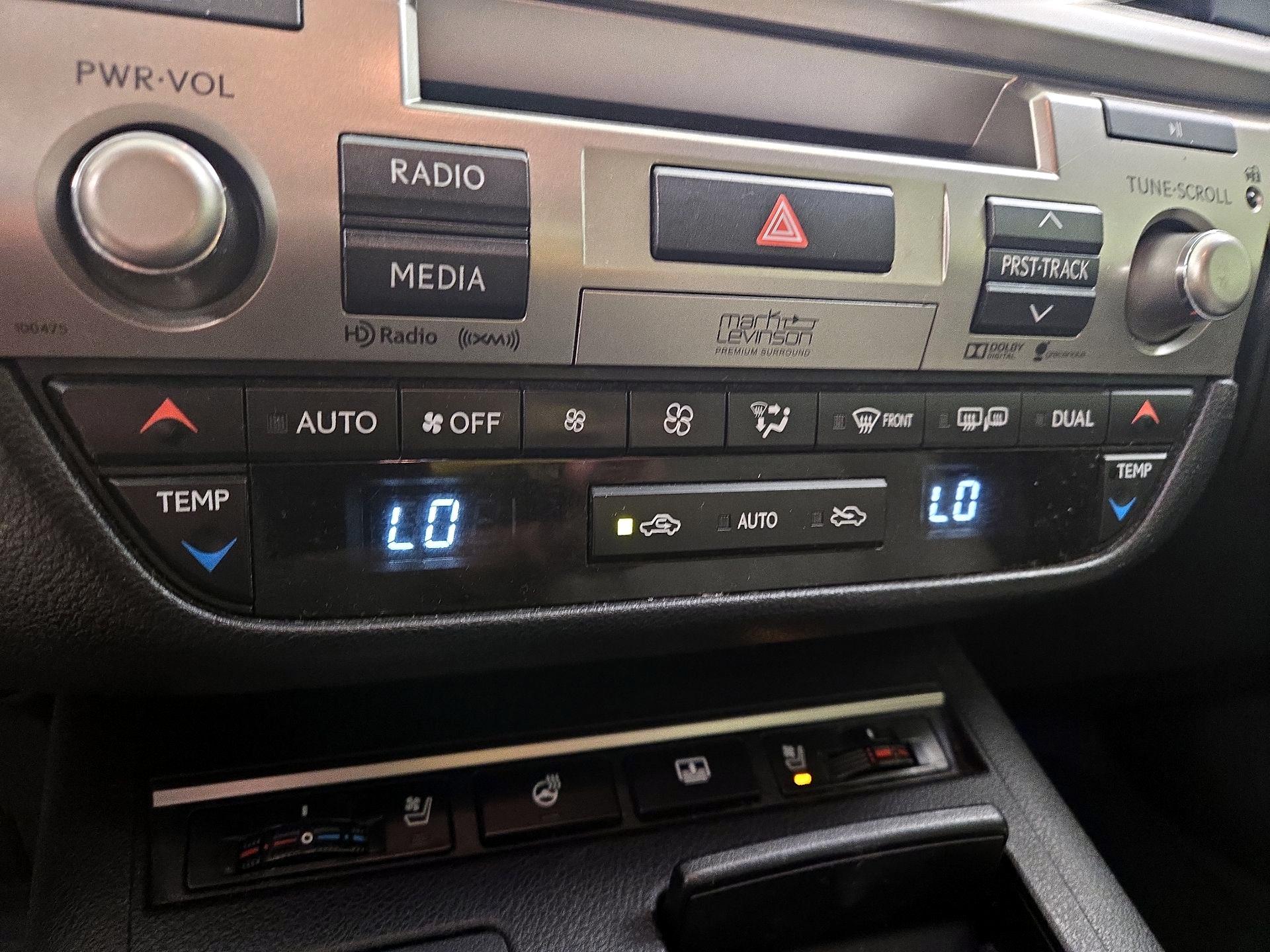 Thumbnail: 2015 Lexus ES - 17