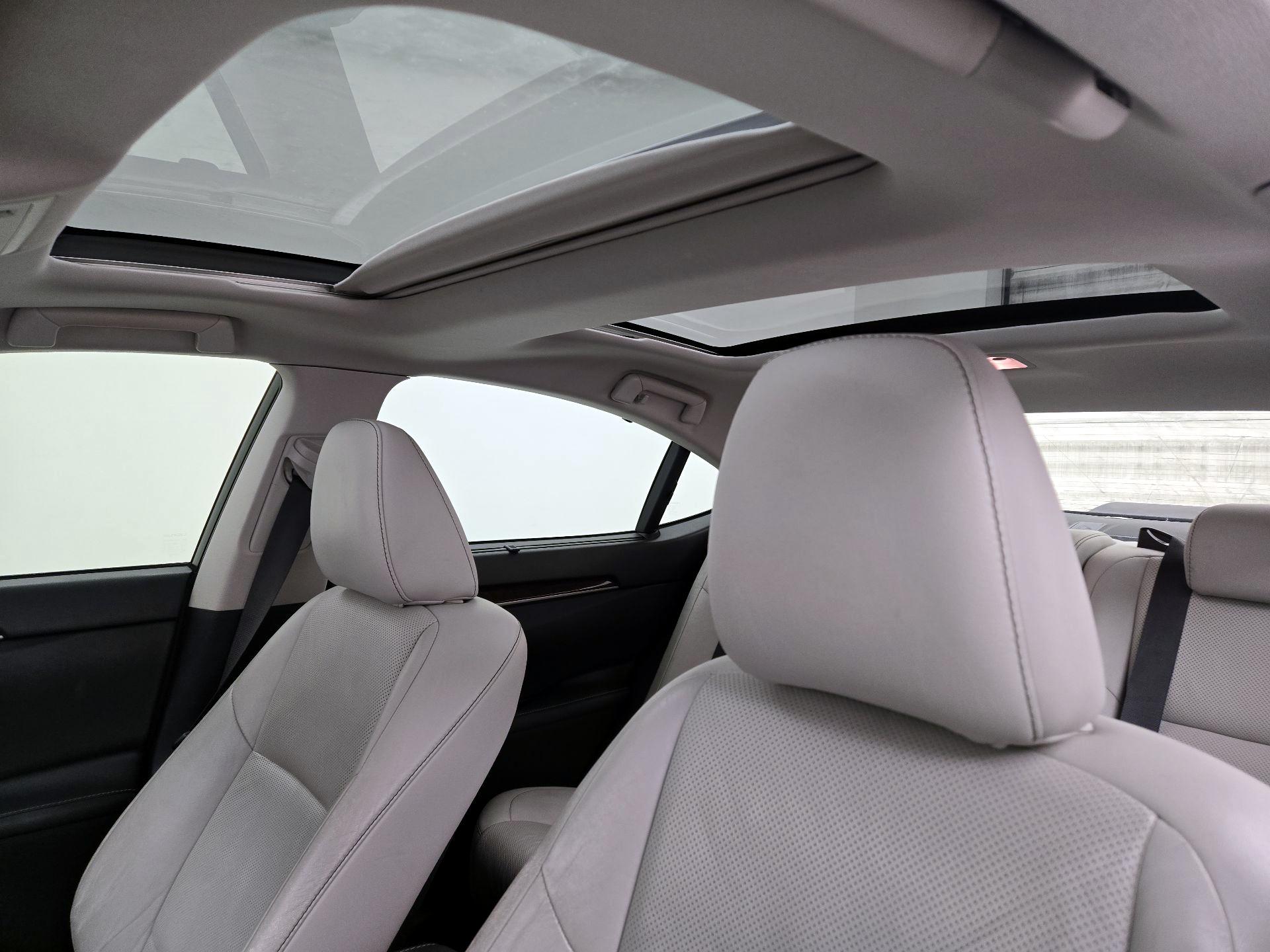 Thumbnail: 2015 Lexus ES - 20