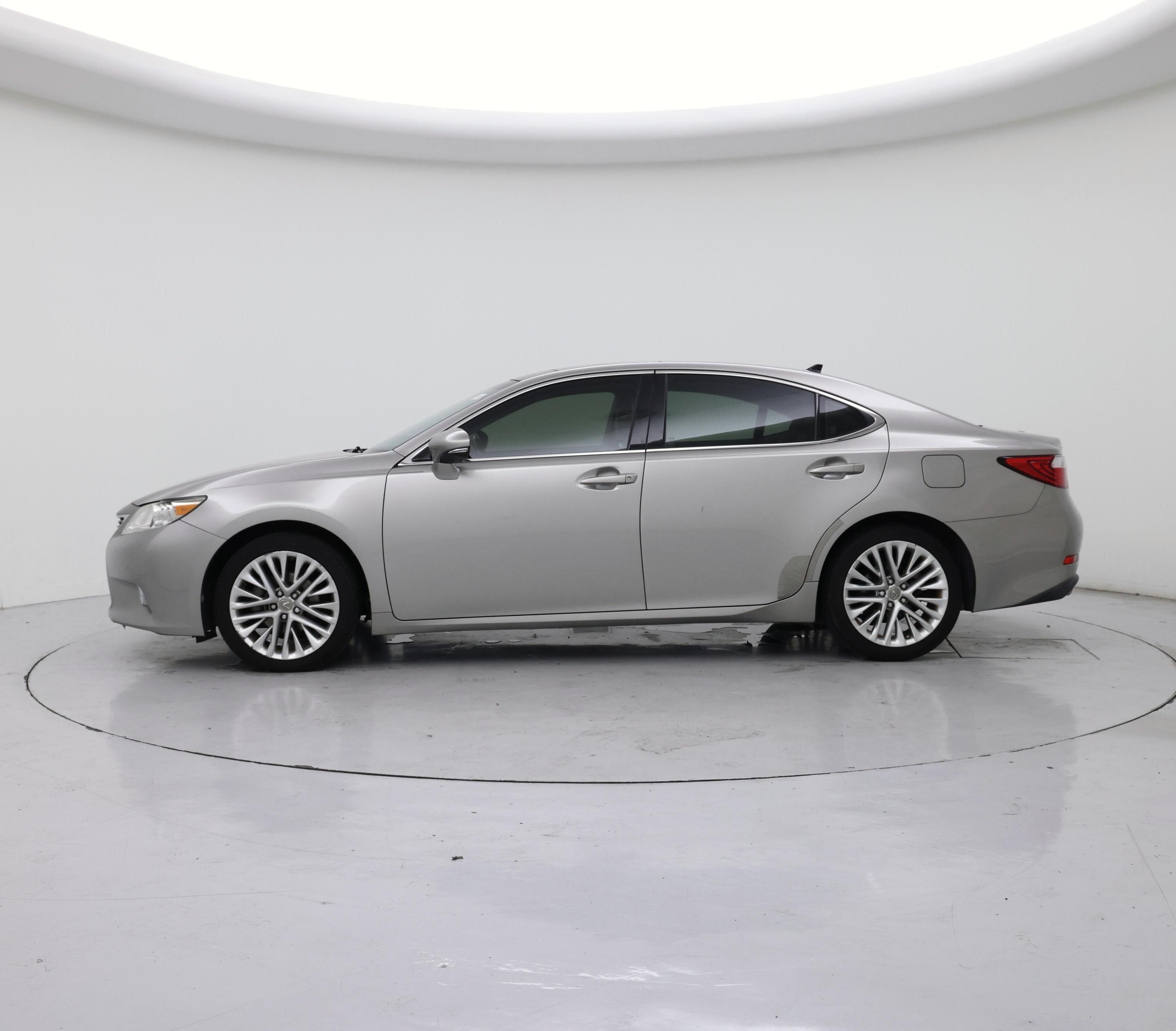 Thumbnail: 2015 Lexus ES - 3