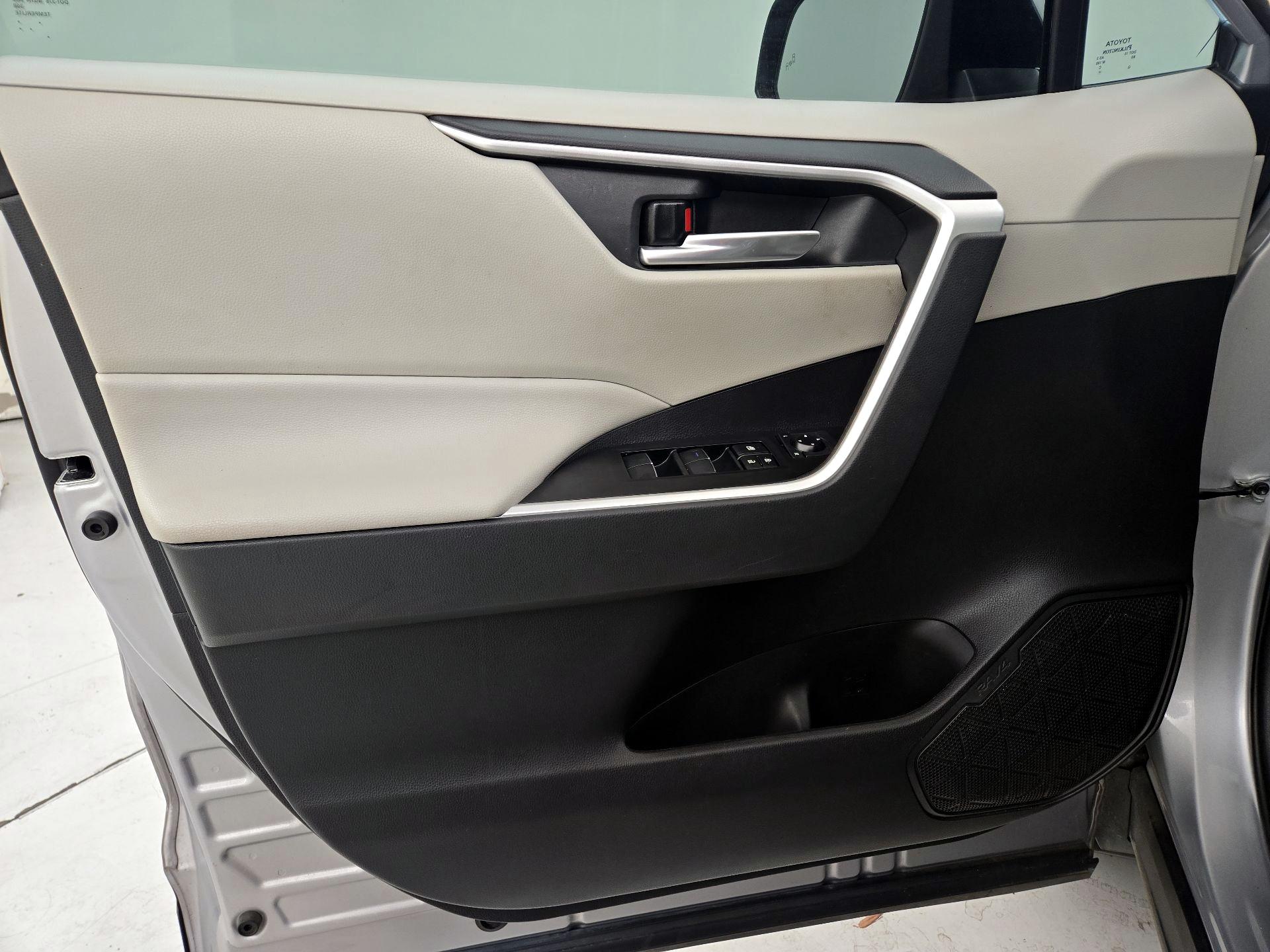 Thumbnail: 2021 Toyota RAV4 - 12