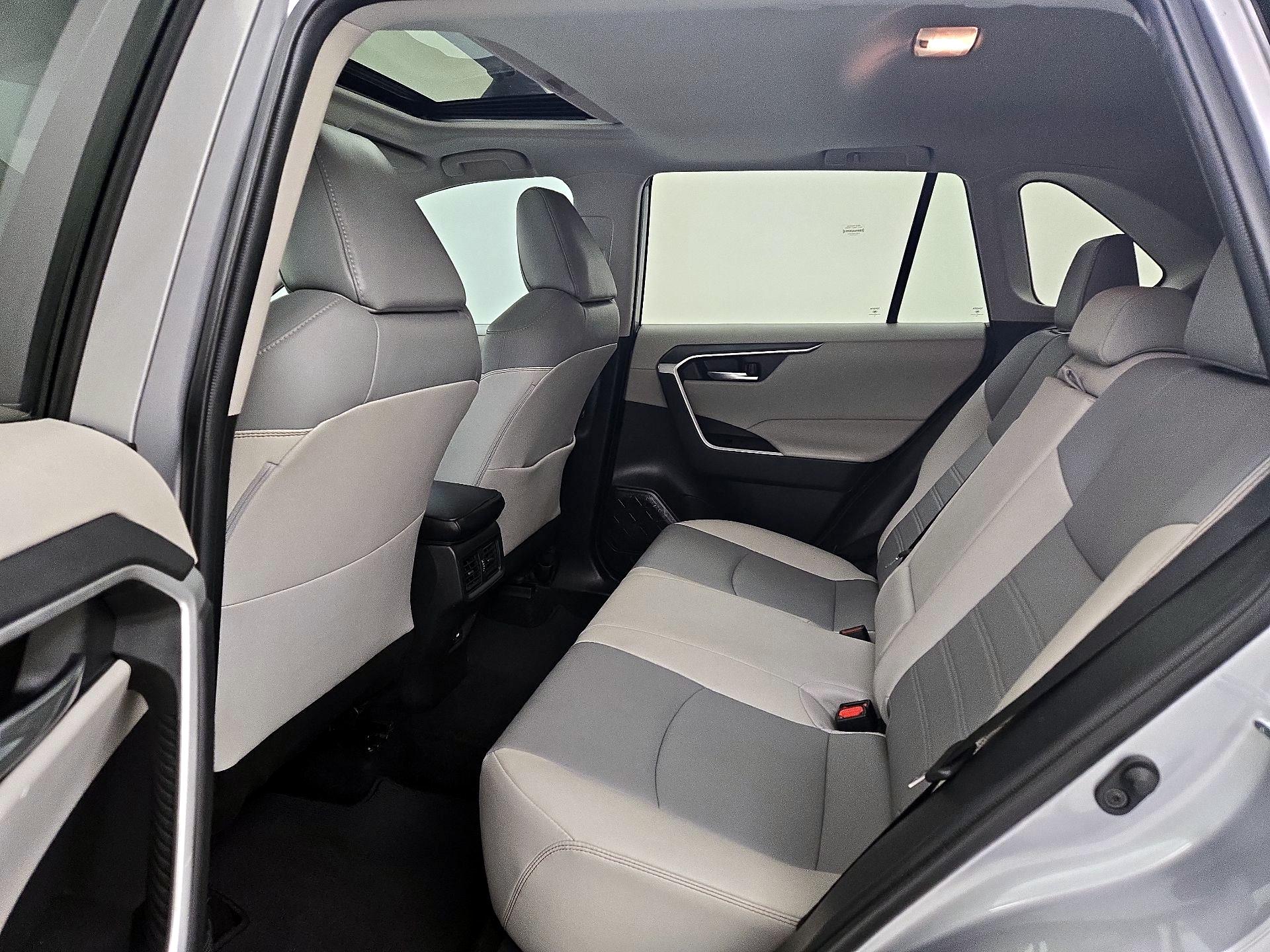 Thumbnail: 2021 Toyota RAV4 - 20