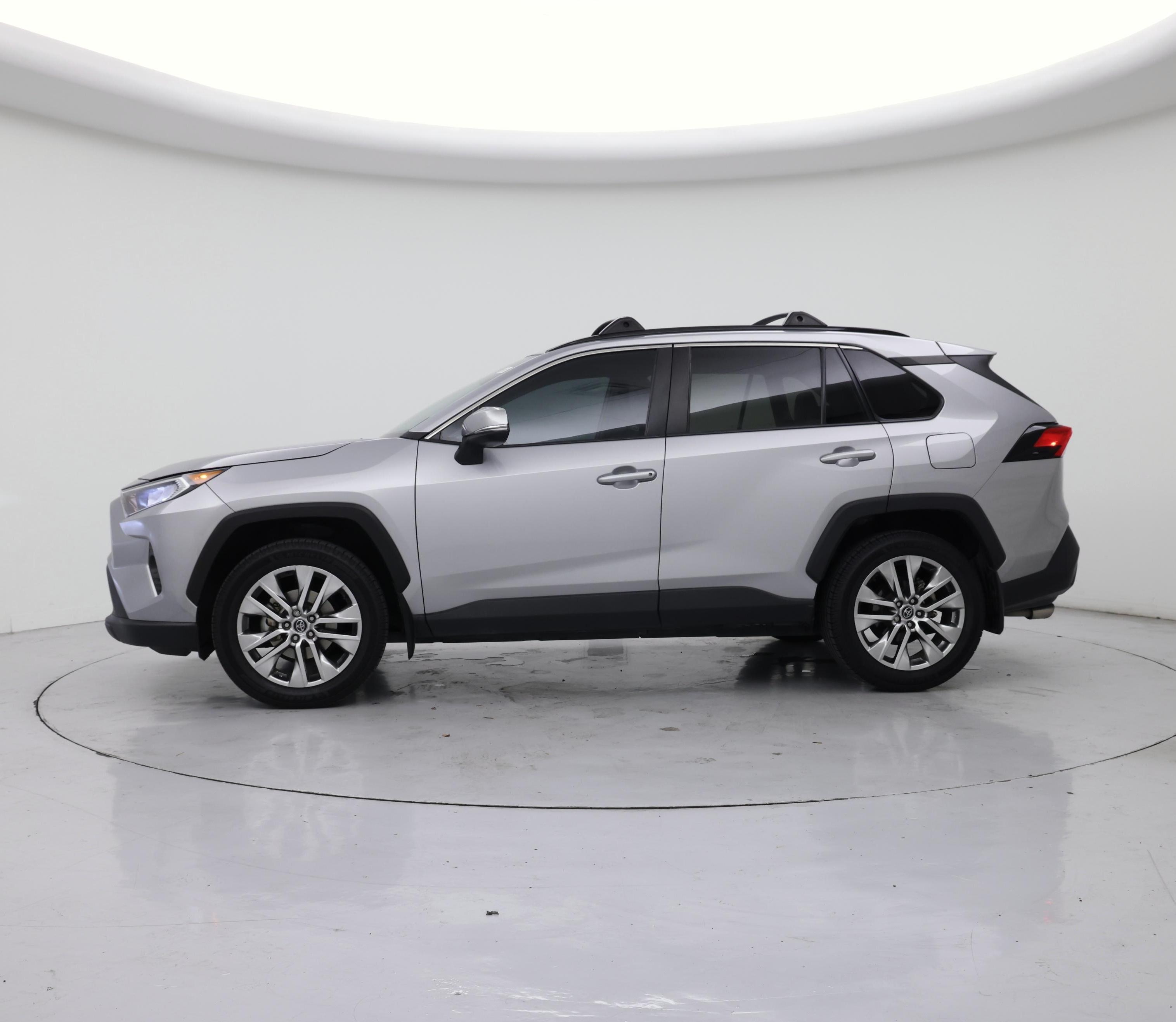 Thumbnail: 2021 Toyota RAV4 - 3