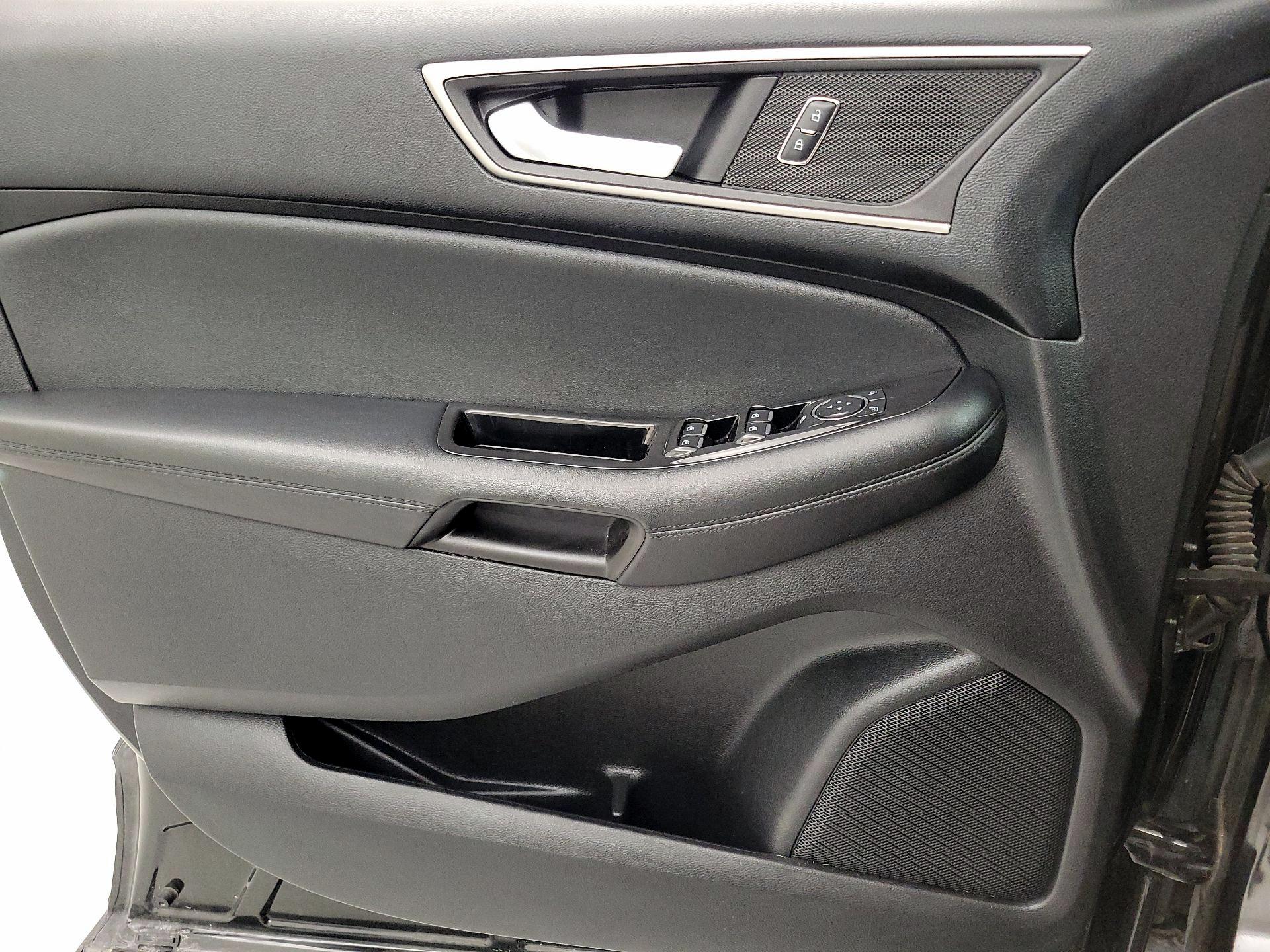 Thumbnail: 2015 Ford Edge - 12