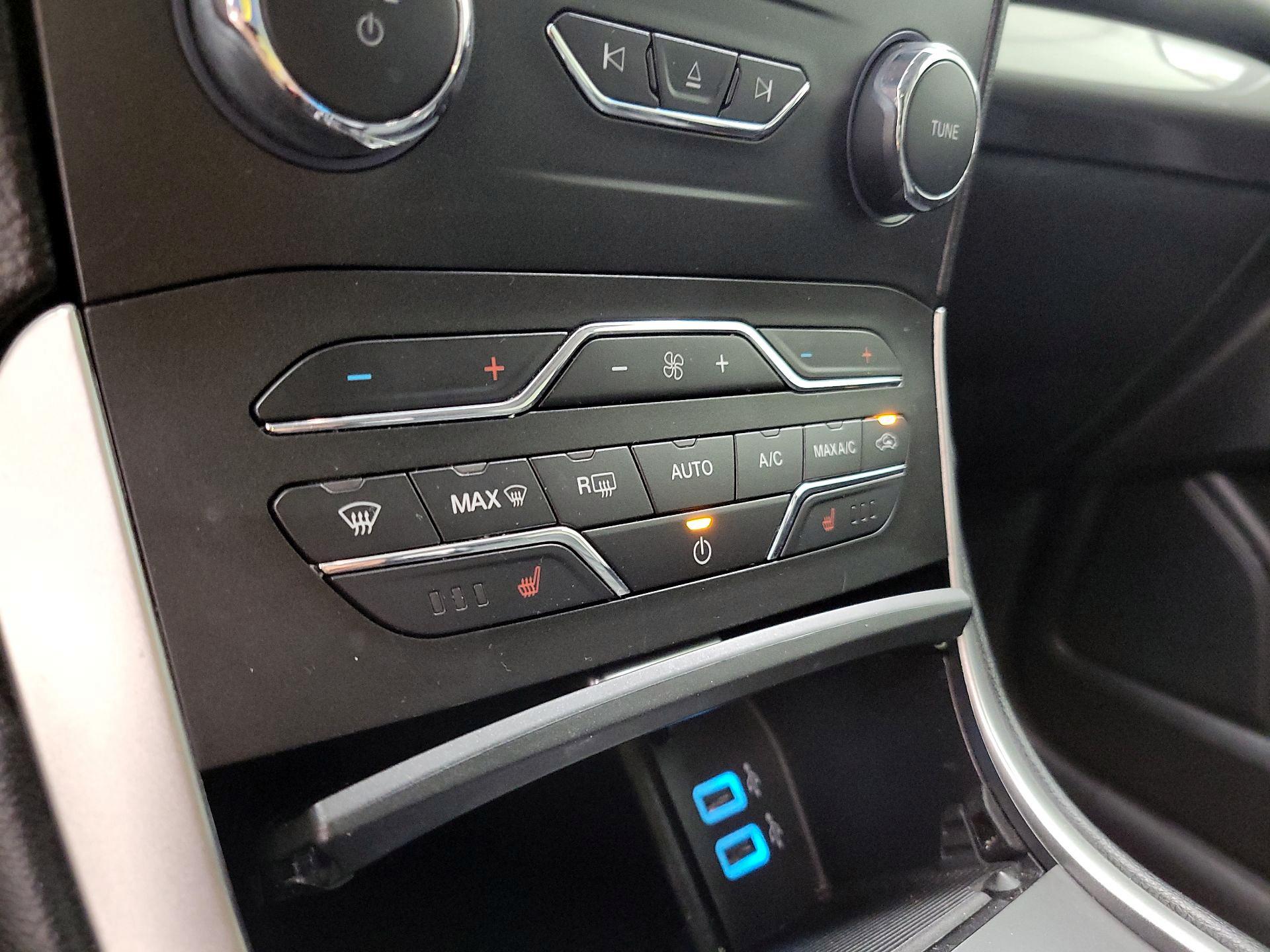 Thumbnail: 2015 Ford Edge - 17