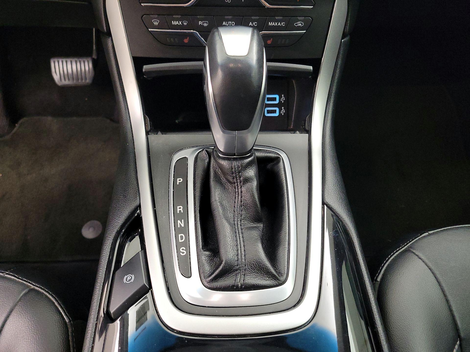 Thumbnail: 2015 Ford Edge - 18