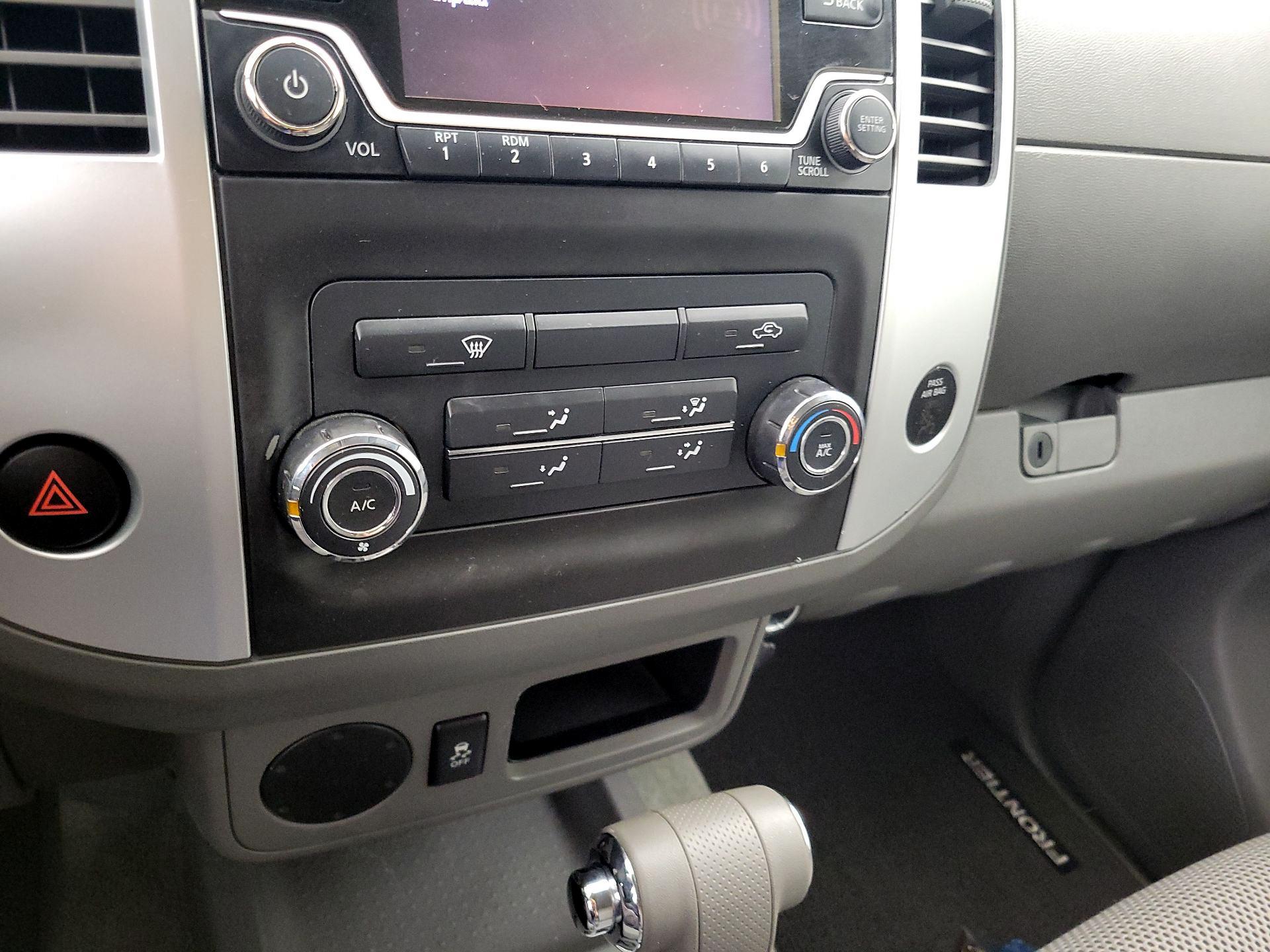 Thumbnail: 2015 Nissan Frontier - 15
