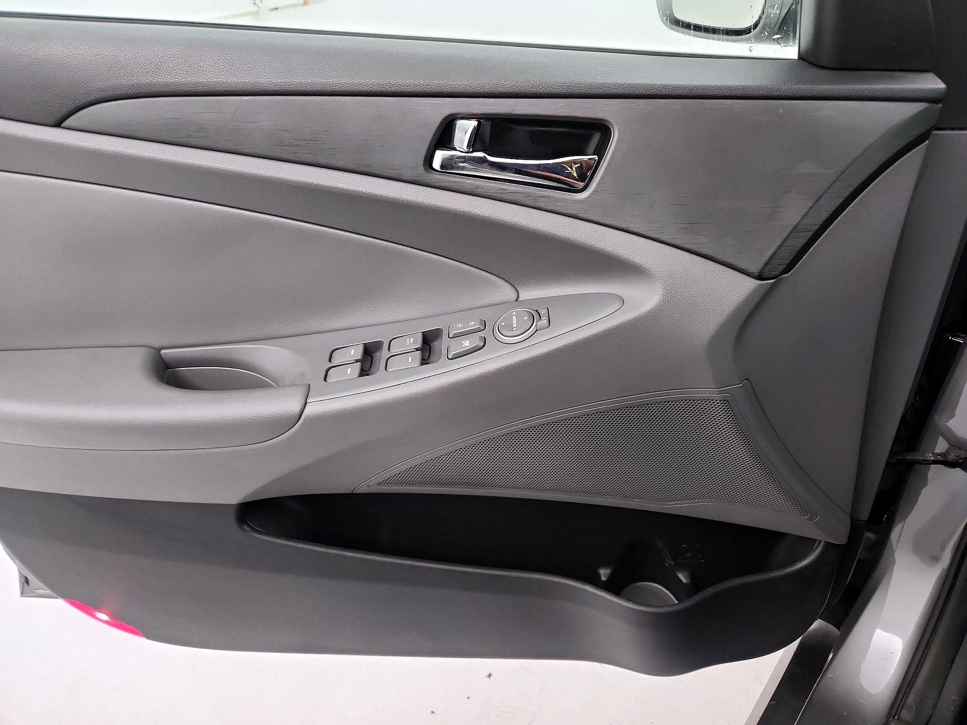 Thumbnail: 2014 Hyundai Sonata - 12