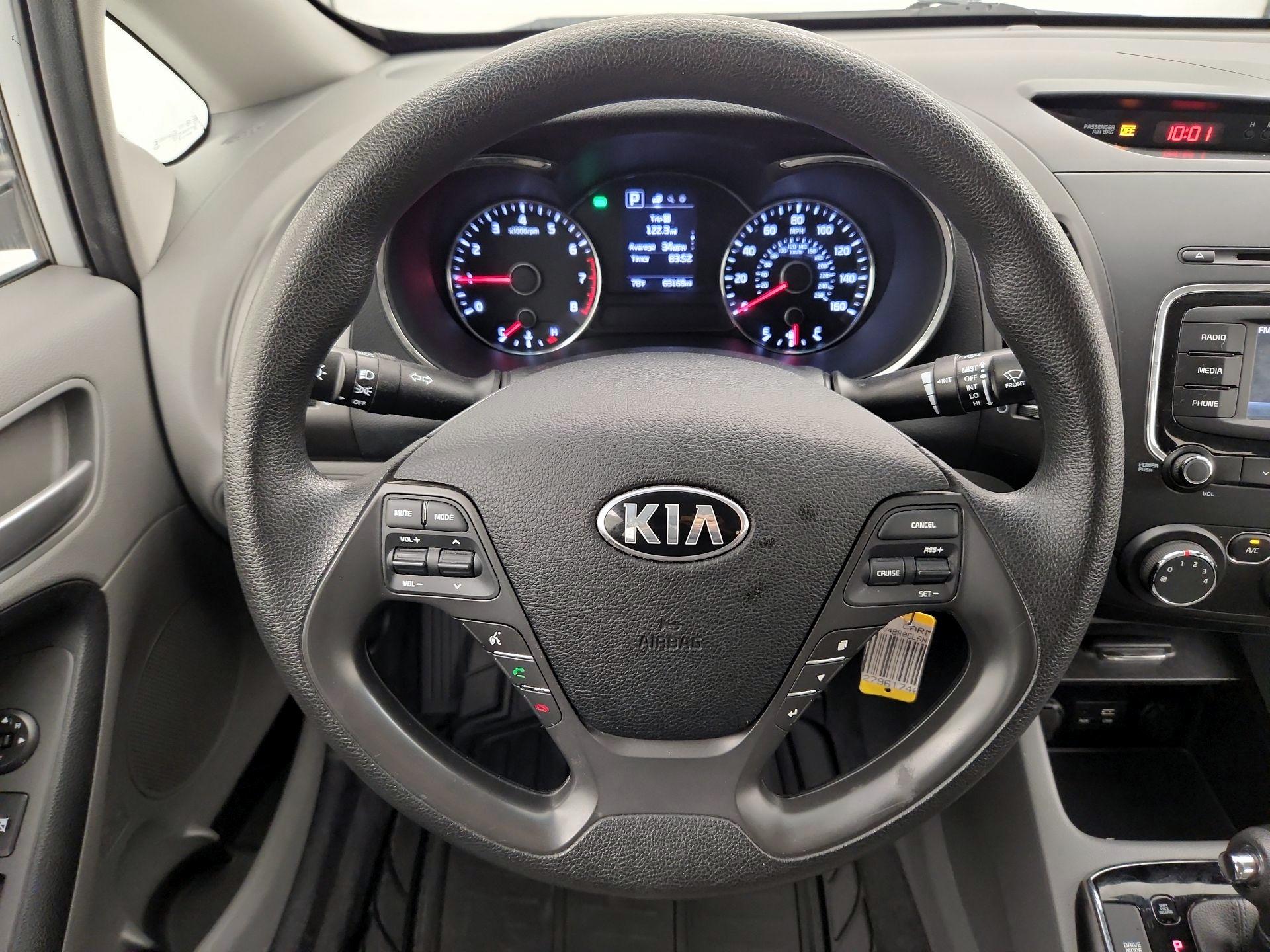 Thumbnail: 2017 Kia Forte - 10
