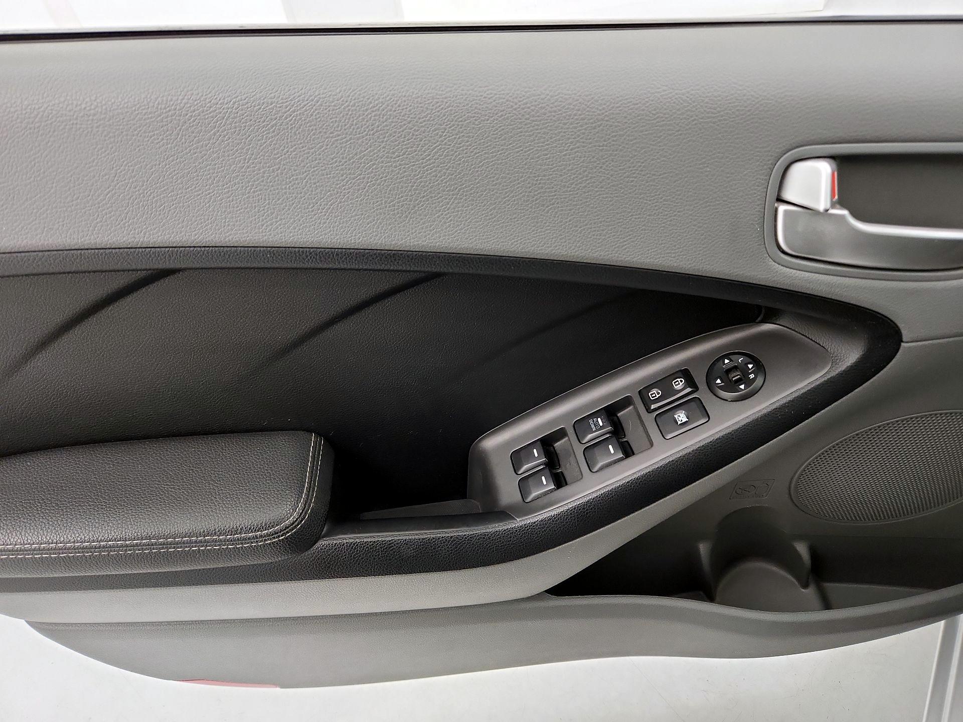 Thumbnail: 2017 Kia Forte - 12