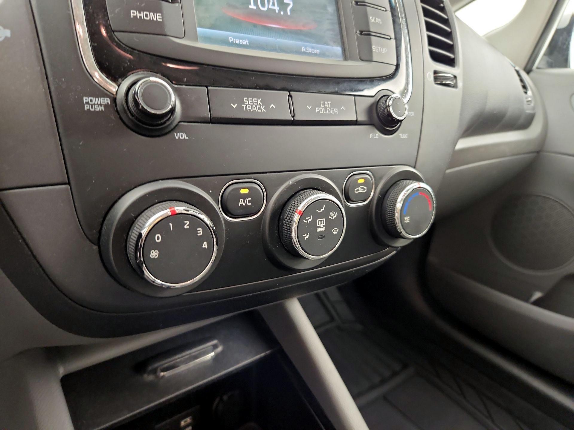 Thumbnail: 2017 Kia Forte - 16