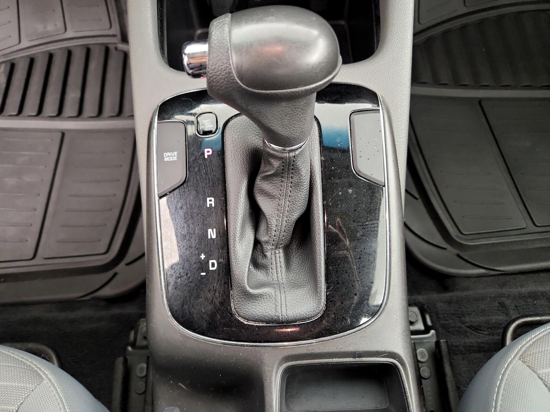 Thumbnail: 2017 Kia Forte - 17