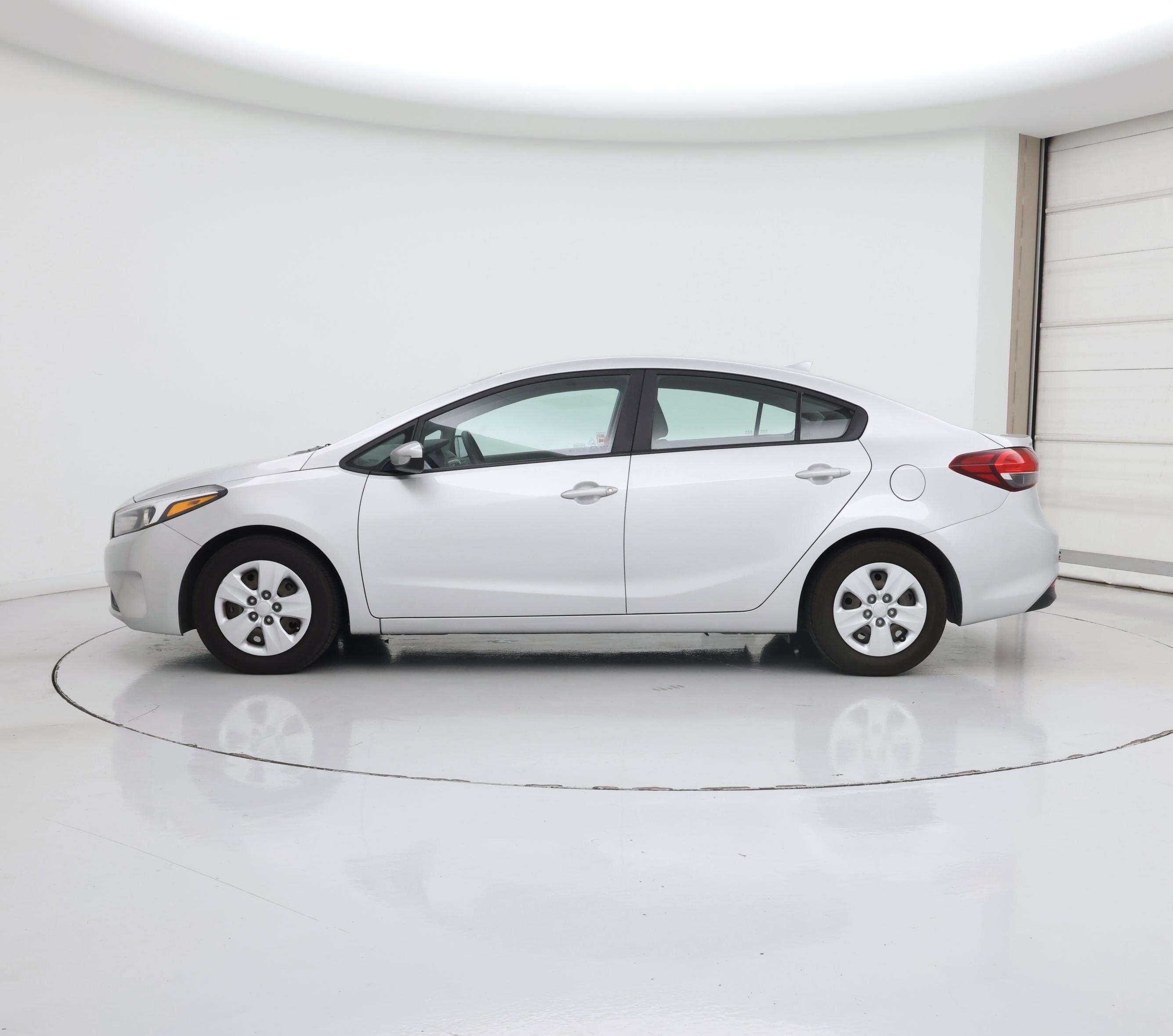 Thumbnail: 2017 Kia Forte - 3