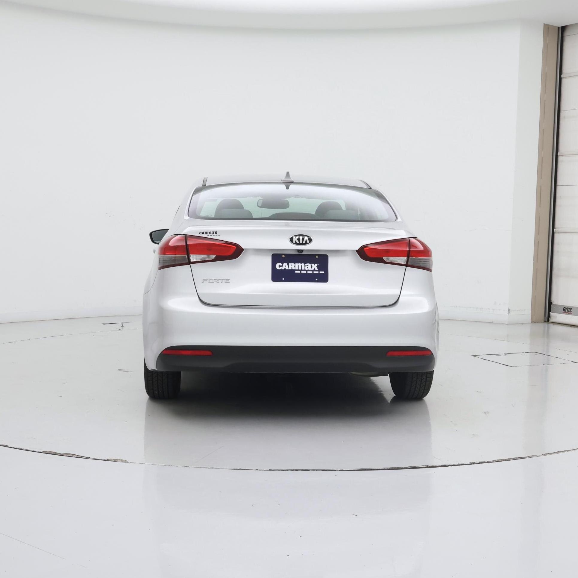 Thumbnail: 2017 Kia Forte - 6