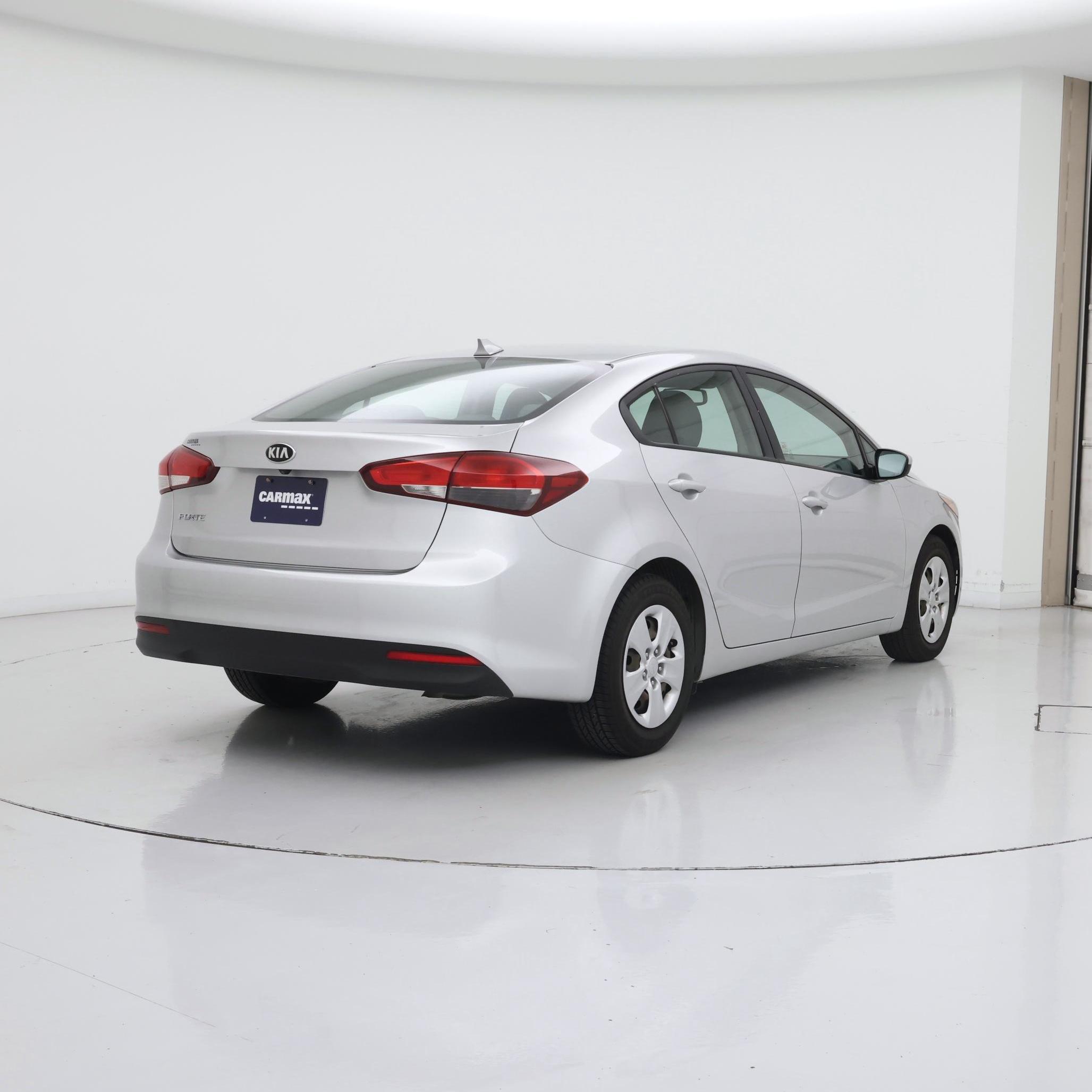 Thumbnail: 2017 Kia Forte - 8