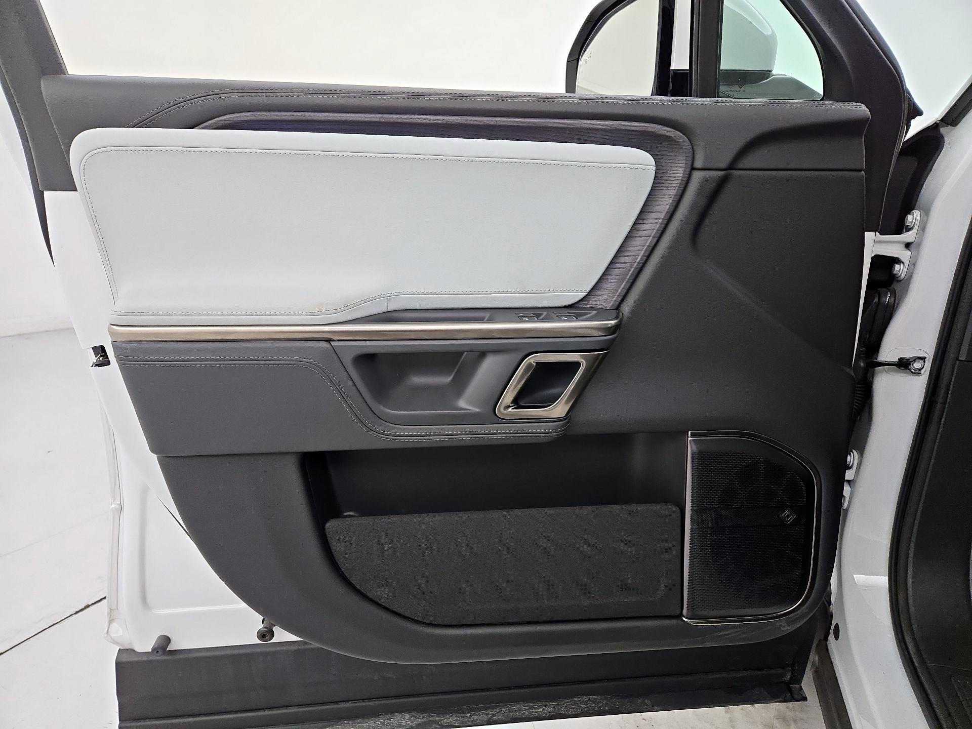 Thumbnail: 2023 Rivian R1S - 12