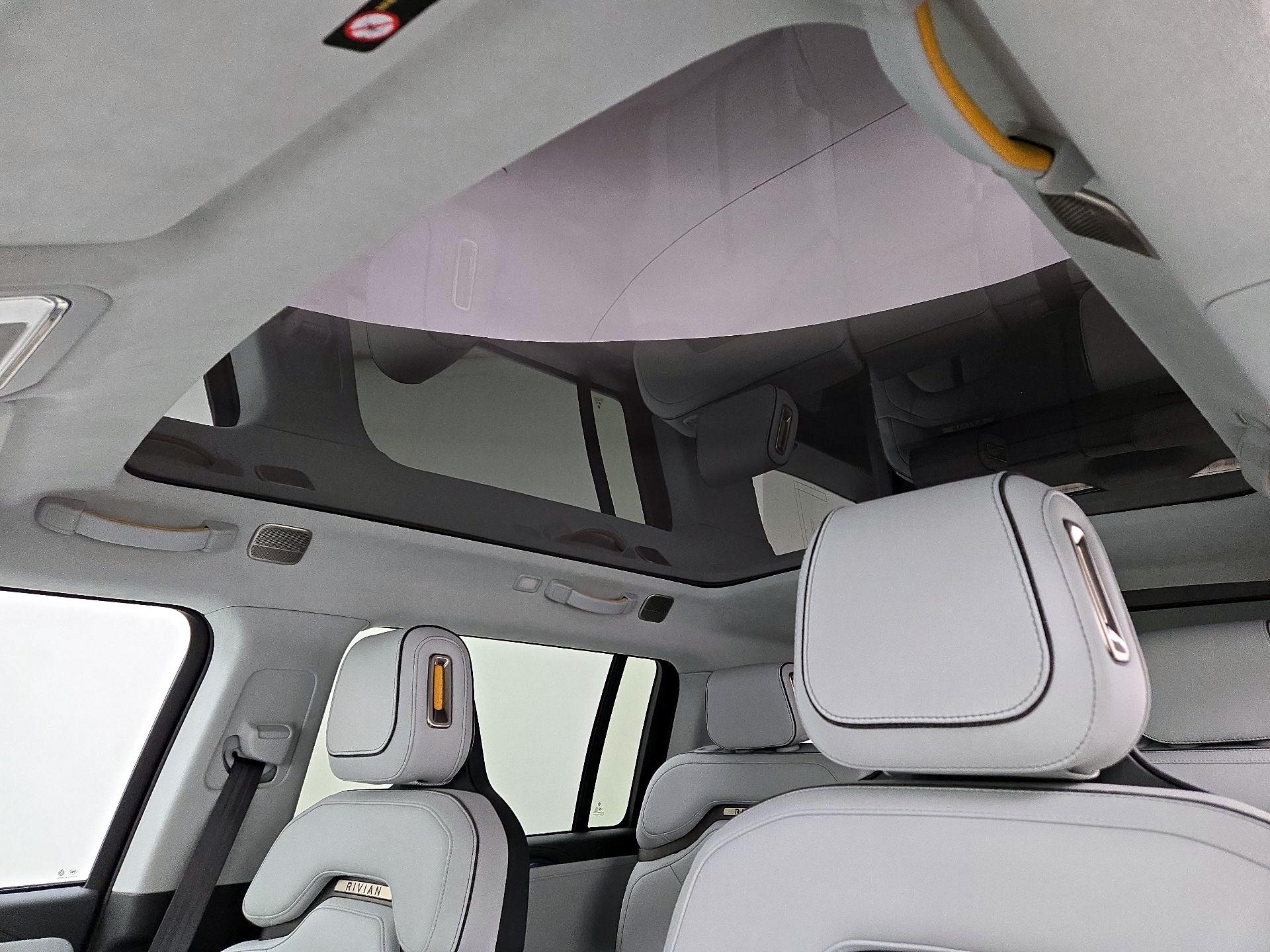 Thumbnail: 2023 Rivian R1S - 19