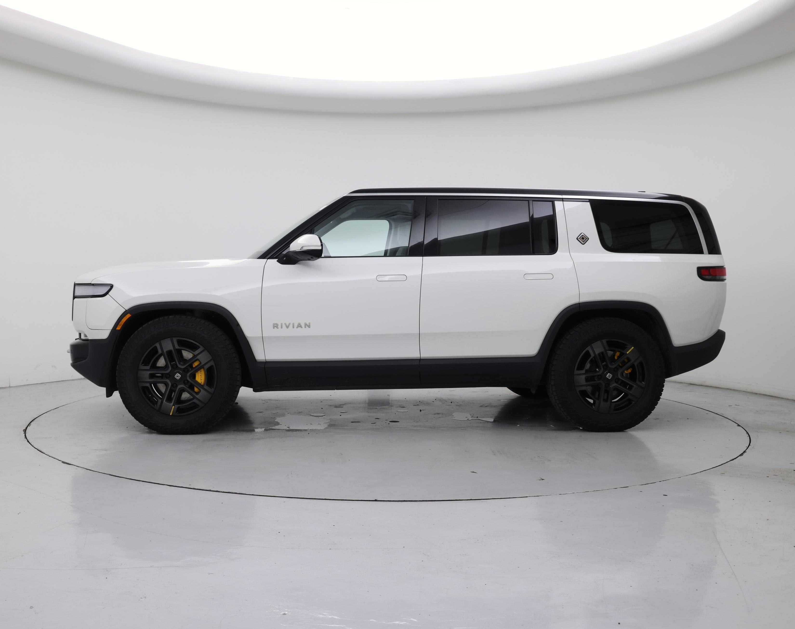 Thumbnail: 2023 Rivian R1S - 3
