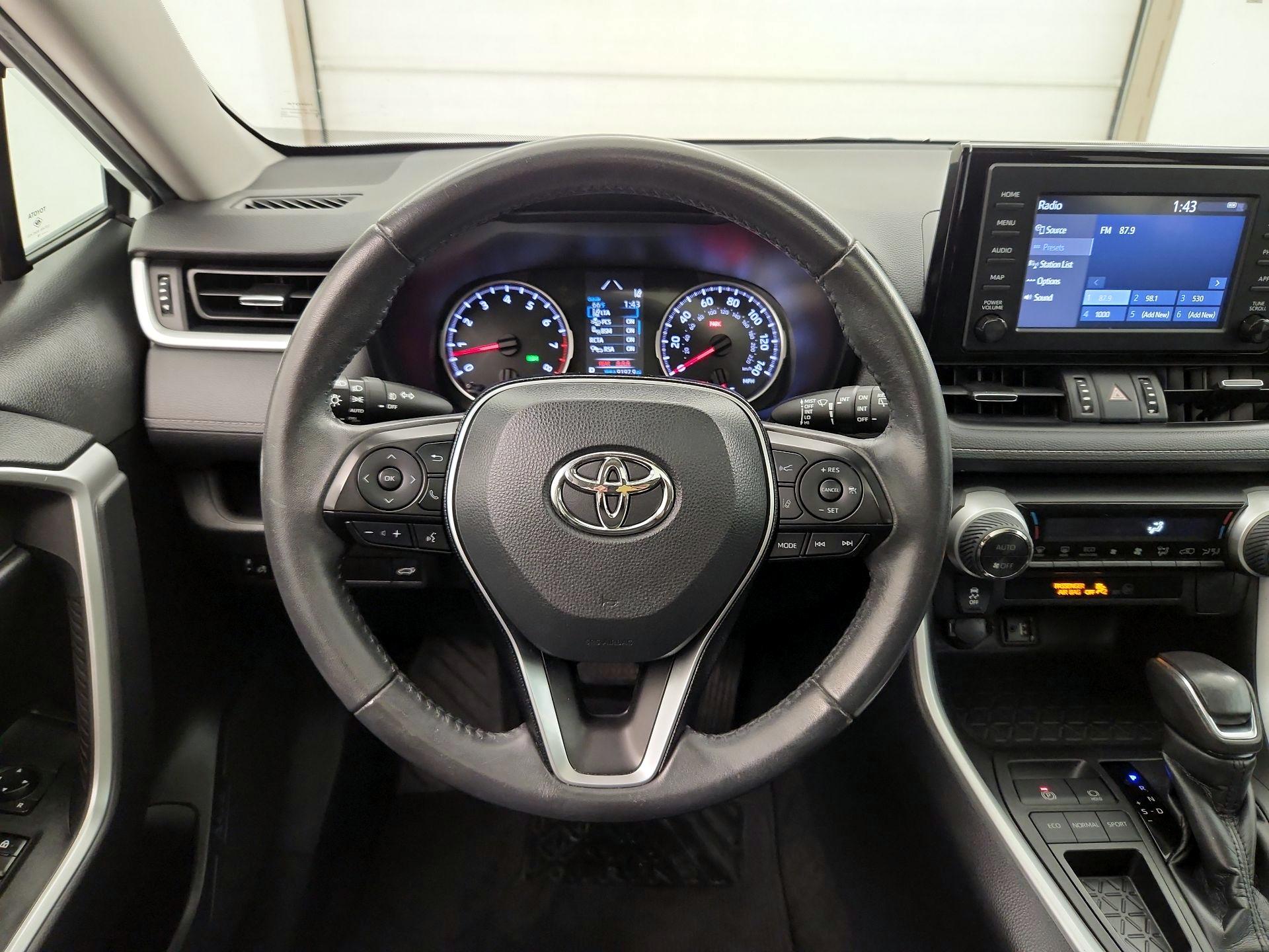 Thumbnail: 2019 Toyota RAV4 - 10