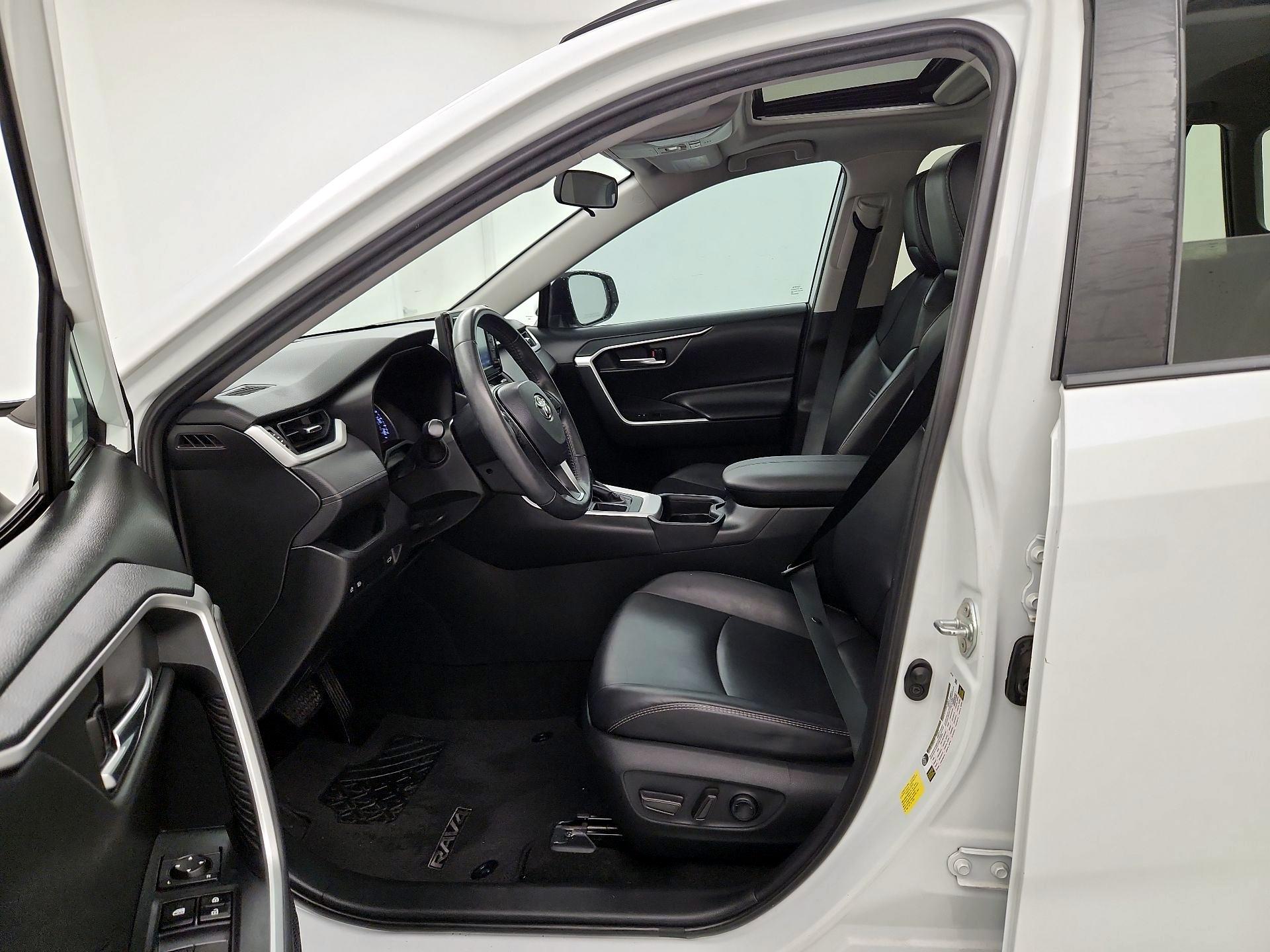 Thumbnail: 2019 Toyota RAV4 - 11