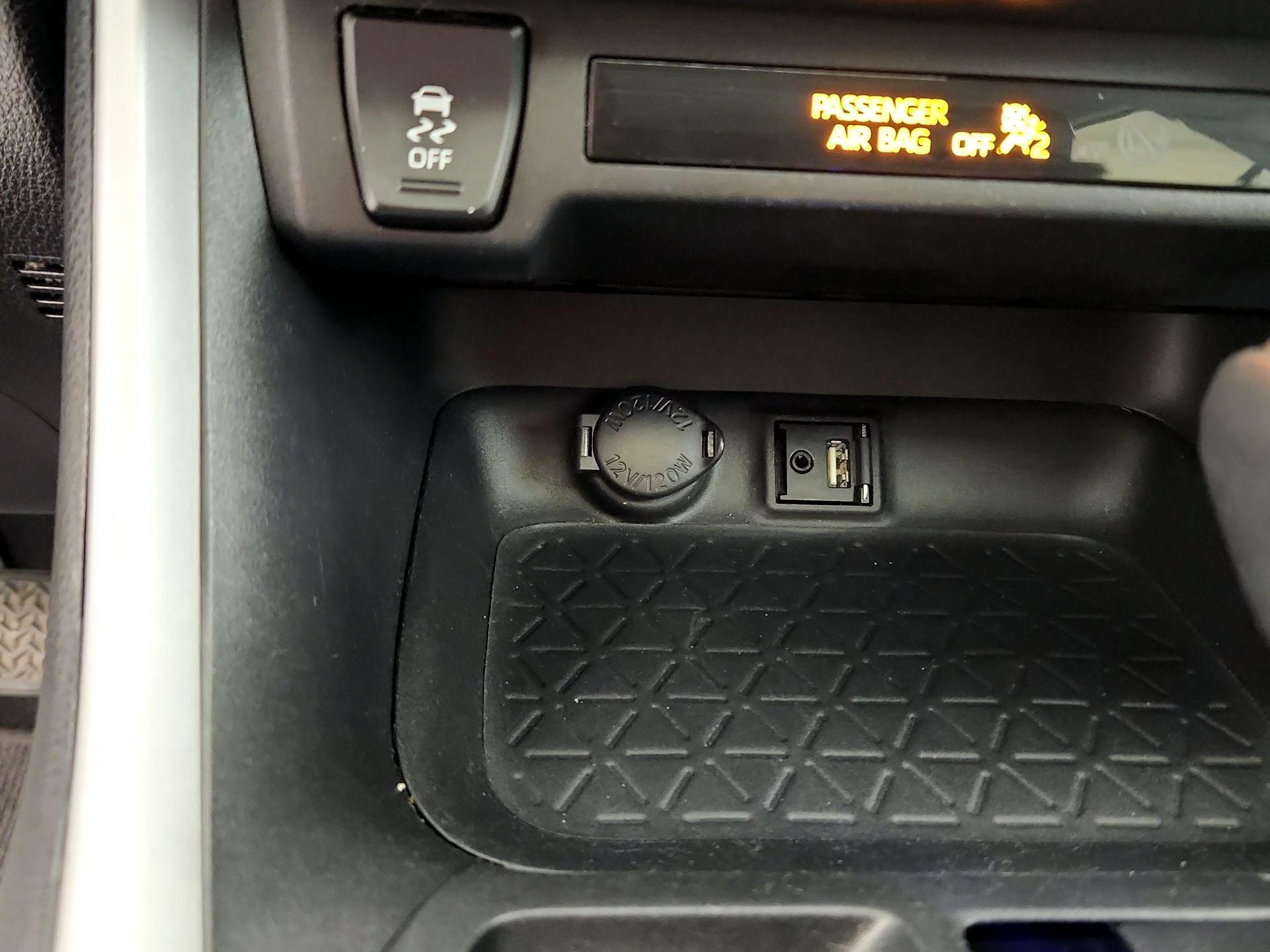 Thumbnail: 2019 Toyota RAV4 - 18
