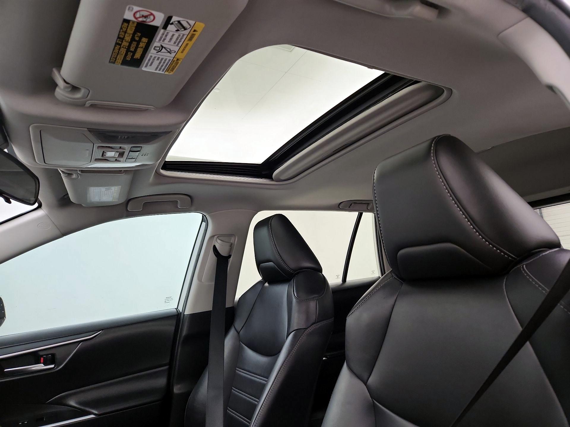 Thumbnail: 2019 Toyota RAV4 - 19