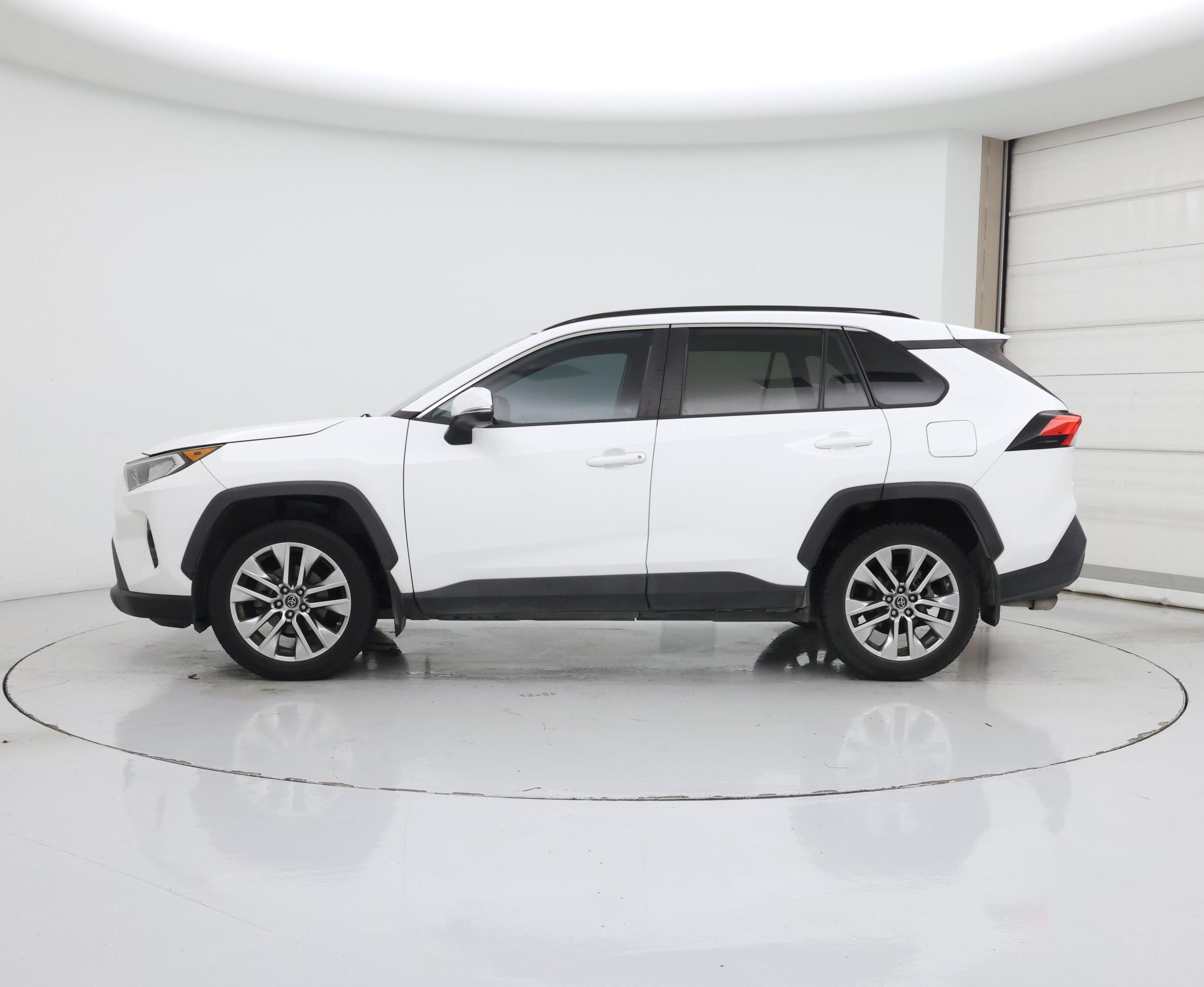 Thumbnail: 2019 Toyota RAV4 - 3