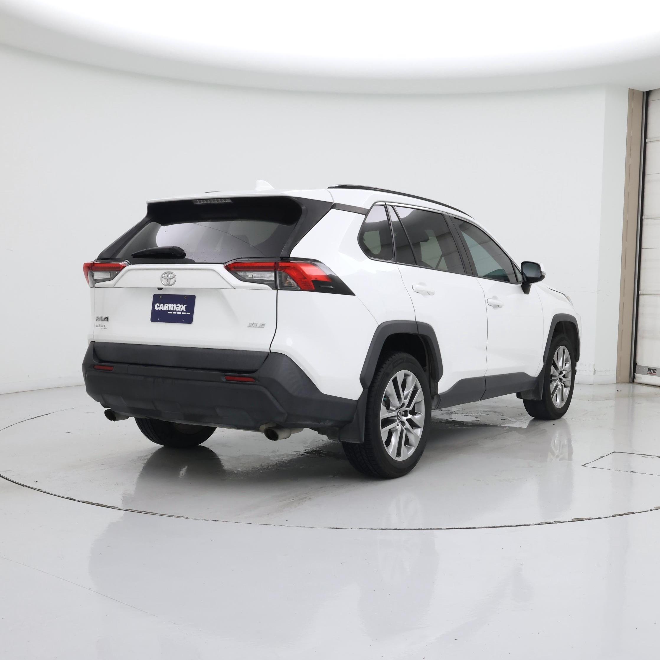 Thumbnail: 2019 Toyota RAV4 - 8