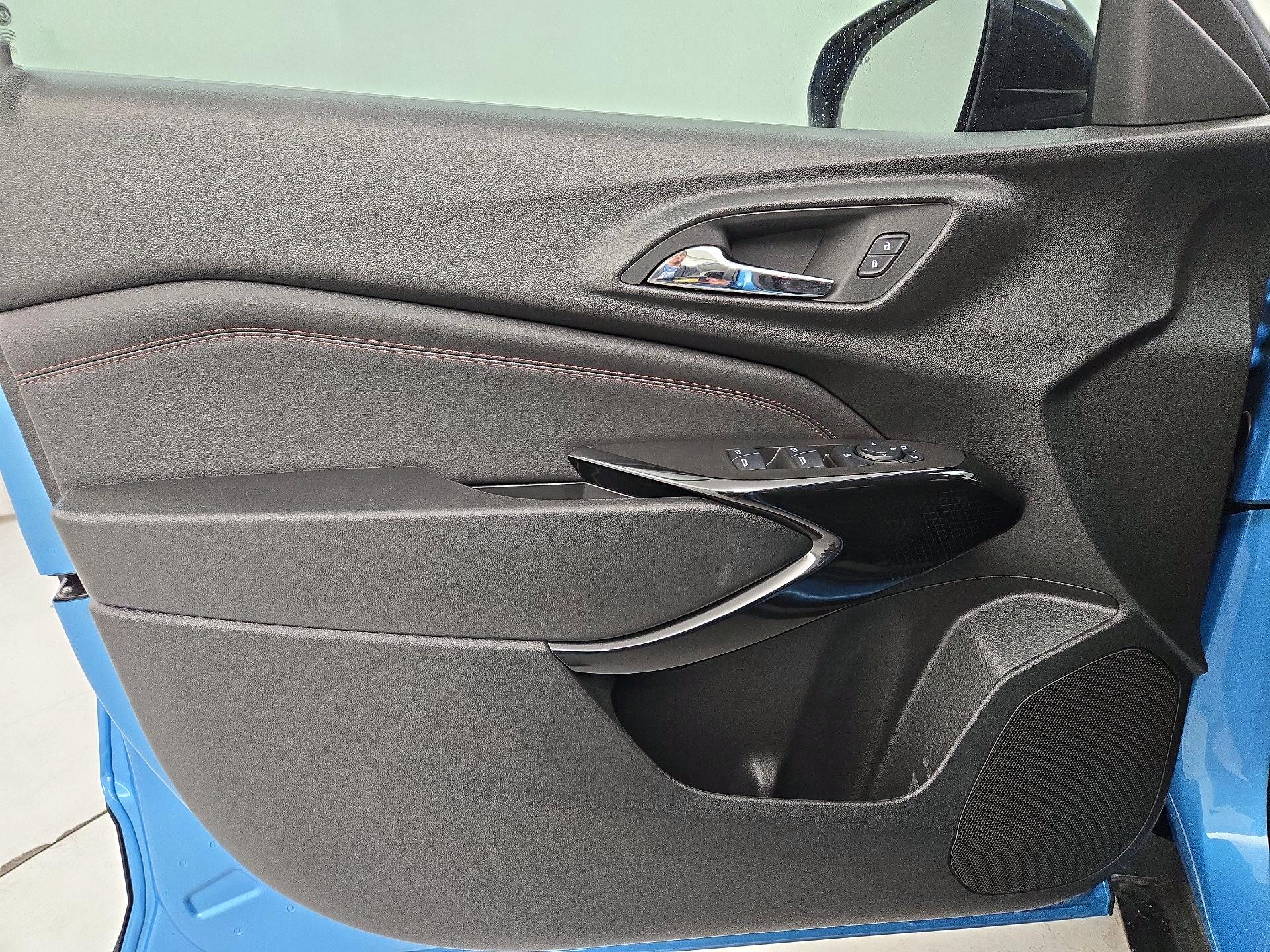 Thumbnail: 2025 Chevrolet Trax - 12