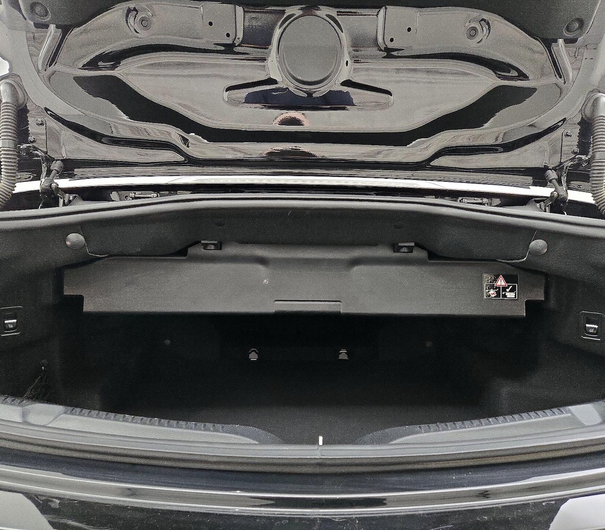 Trunk/Cargo (Seats Up)