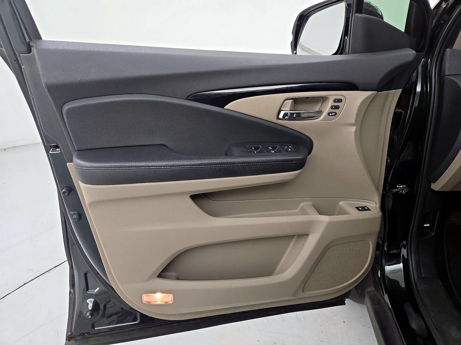 Thumbnail: 2016 Honda Pilot - 12